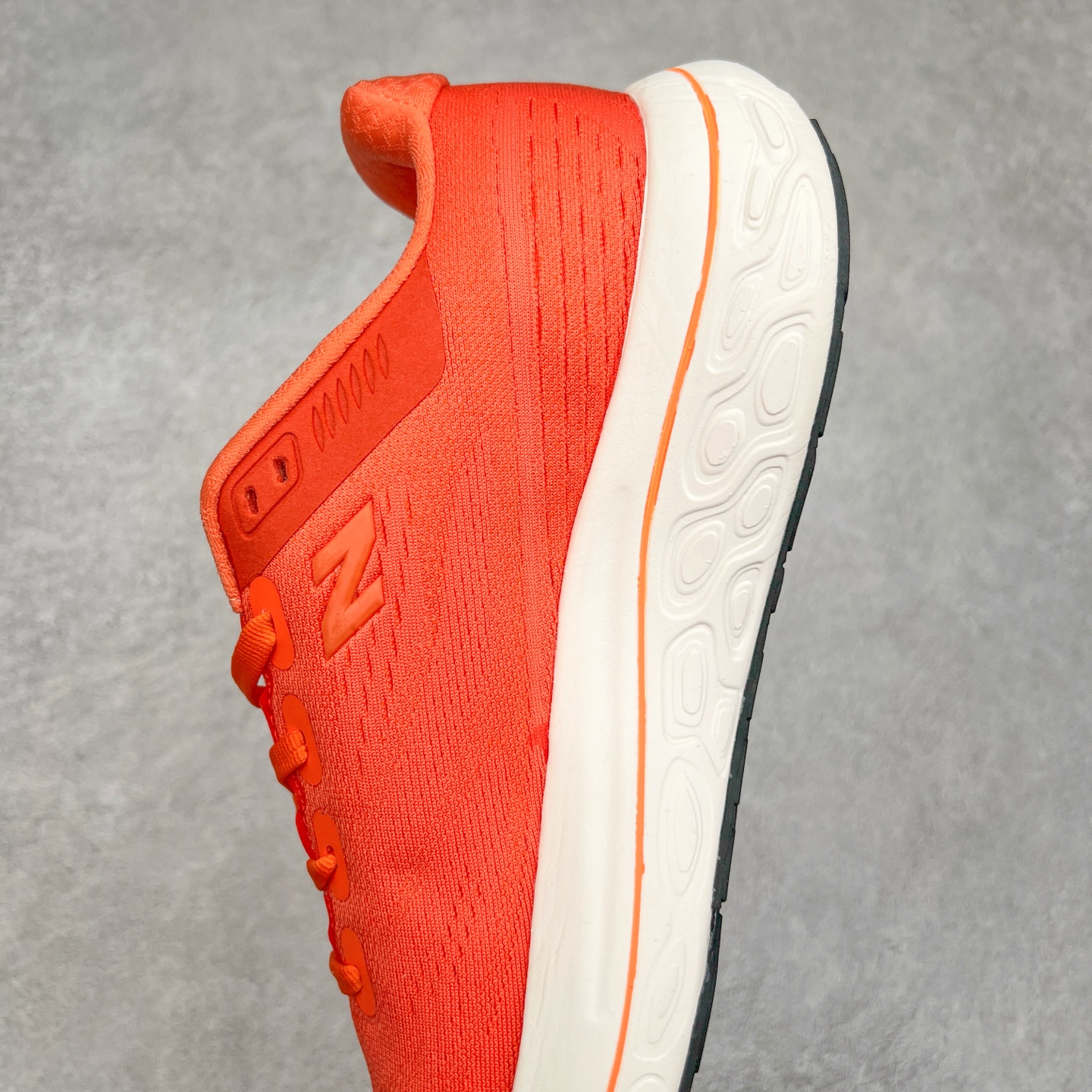 图片[7]-New Balance Fresh Foam X Vongo NB新百伦 V6系列低帮轻量化厚底健身休闲运动慢跑鞋 原楦原纸版开发#采用一体式工程网眼鞋面及热熔Logo细节#中底嵌入Fresh Foam X 中底轻量化泡沫技术#组合防滑耐磨橡胶外底片❗️更厚更弹,NB舒适健步跑鞋!近赏｜无论是日常慢跑，还是City Walk，它都可轻松应对提起今年最流行的事情，想必在你所在的城市来一段City Walk，带给你久违的松弛感、治愈你柔软的需要的New Balance NB Vongo v6顶级稳定支撑跑鞋 | Vongo v6是New Balance顶级稳定支撑训练鞋，稳定性出色，功能强大，舒适度高。中底使用的是NB最新的Fresh Foam X泡棉，内嵌一款TPU板，增加稳定性。可以进行日常长距离训练。尺码：36 37 37.5 38 38.5 39.5 40 40.5 41.5 42 42.5 43 44 45-选品中心