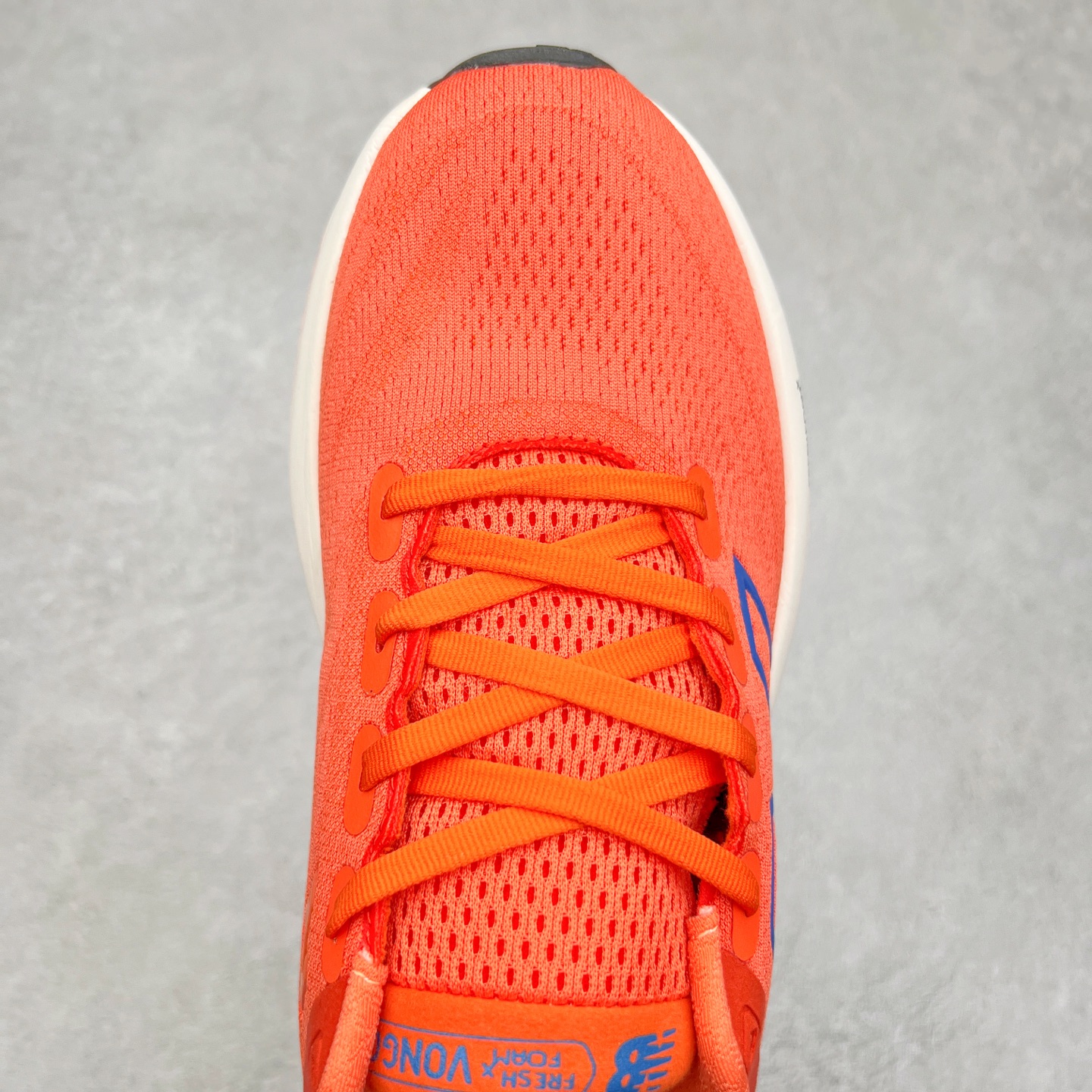 图片[4]-New Balance Fresh Foam X Vongo NB新百伦 V6系列低帮轻量化厚底健身休闲运动慢跑鞋 原楦原纸版开发#采用一体式工程网眼鞋面及热熔Logo细节#中底嵌入Fresh Foam X 中底轻量化泡沫技术#组合防滑耐磨橡胶外底片❗️更厚更弹,NB舒适健步跑鞋!近赏｜无论是日常慢跑，还是City Walk，它都可轻松应对提起今年最流行的事情，想必在你所在的城市来一段City Walk，带给你久违的松弛感、治愈你柔软的需要的New Balance NB Vongo v6顶级稳定支撑跑鞋 | Vongo v6是New Balance顶级稳定支撑训练鞋，稳定性出色，功能强大，舒适度高。中底使用的是NB最新的Fresh Foam X泡棉，内嵌一款TPU板，增加稳定性。可以进行日常长距离训练。尺码：36 37 37.5 38 38.5 39.5 40 40.5 41.5 42 42.5 43 44 45-选品中心