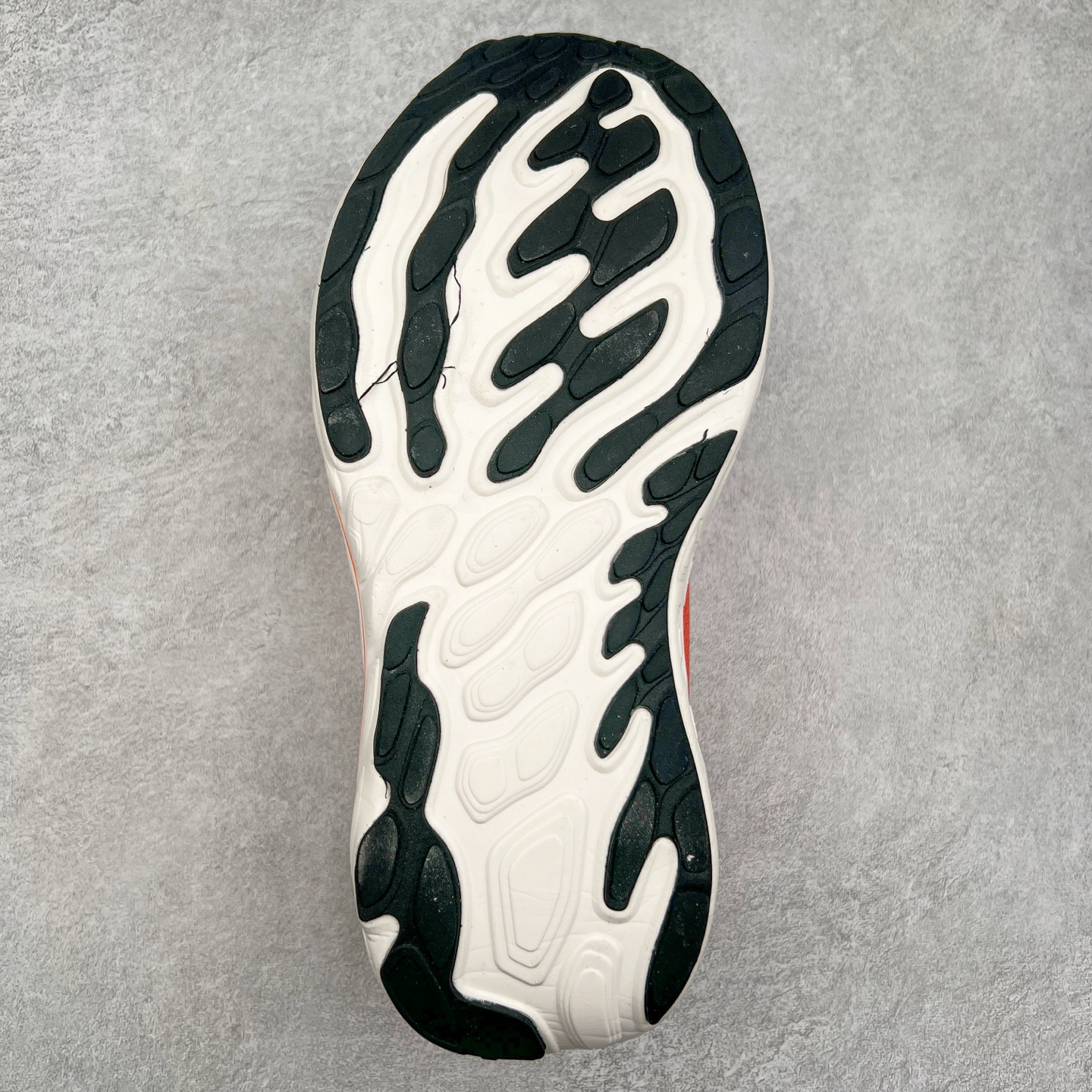 图片[9]-New Balance Fresh Foam X Vongo NB新百伦 V6系列低帮轻量化厚底健身休闲运动慢跑鞋 原楦原纸版开发#采用一体式工程网眼鞋面及热熔Logo细节#中底嵌入Fresh Foam X 中底轻量化泡沫技术#组合防滑耐磨橡胶外底片❗️更厚更弹,NB舒适健步跑鞋!近赏｜无论是日常慢跑，还是City Walk，它都可轻松应对提起今年最流行的事情，想必在你所在的城市来一段City Walk，带给你久违的松弛感、治愈你柔软的需要的New Balance NB Vongo v6顶级稳定支撑跑鞋 | Vongo v6是New Balance顶级稳定支撑训练鞋，稳定性出色，功能强大，舒适度高。中底使用的是NB最新的Fresh Foam X泡棉，内嵌一款TPU板，增加稳定性。可以进行日常长距离训练。尺码：36 37 37.5 38 38.5 39.5 40 40.5 41.5 42 42.5 43 44 45-选品中心