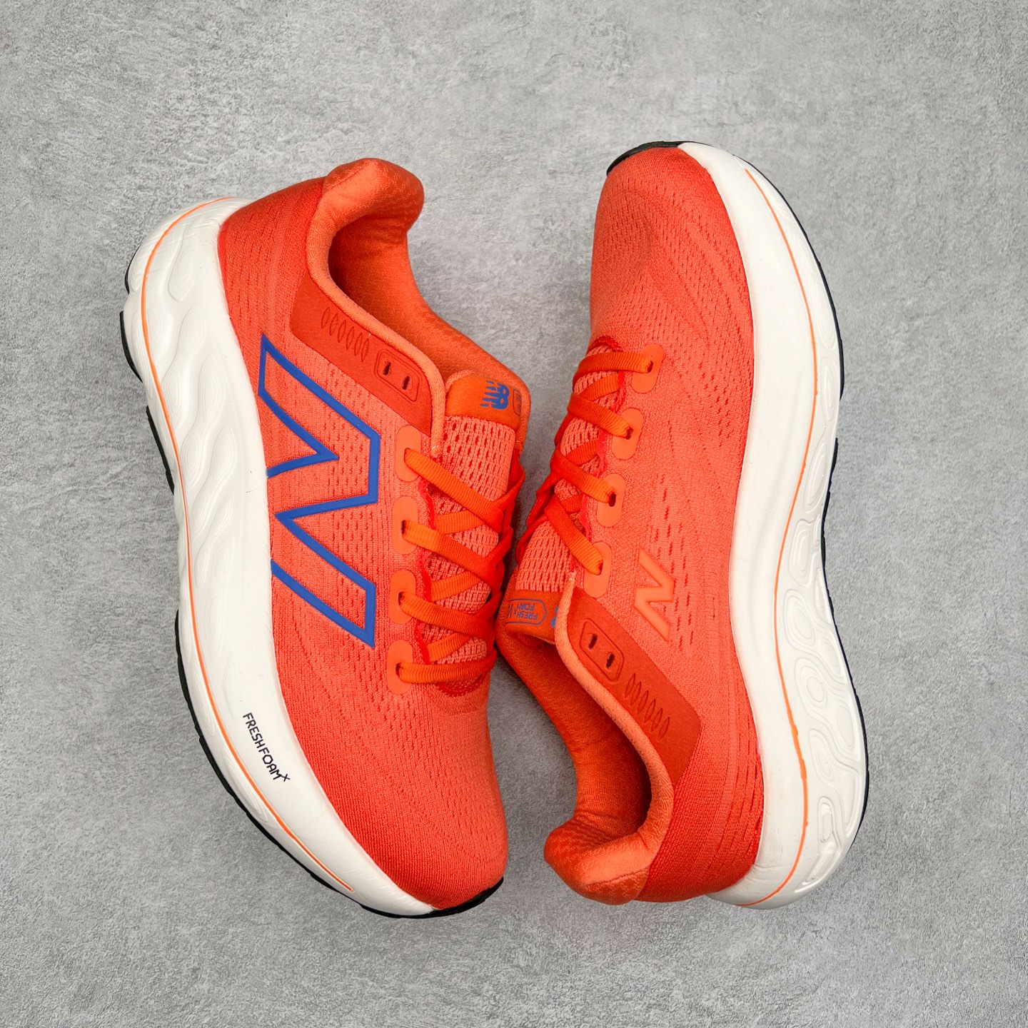 图片[3]-New Balance Fresh Foam X Vongo NB新百伦 V6系列低帮轻量化厚底健身休闲运动慢跑鞋 原楦原纸版开发#采用一体式工程网眼鞋面及热熔Logo细节#中底嵌入Fresh Foam X 中底轻量化泡沫技术#组合防滑耐磨橡胶外底片❗️更厚更弹,NB舒适健步跑鞋!近赏｜无论是日常慢跑，还是City Walk，它都可轻松应对提起今年最流行的事情，想必在你所在的城市来一段City Walk，带给你久违的松弛感、治愈你柔软的需要的New Balance NB Vongo v6顶级稳定支撑跑鞋 | Vongo v6是New Balance顶级稳定支撑训练鞋，稳定性出色，功能强大，舒适度高。中底使用的是NB最新的Fresh Foam X泡棉，内嵌一款TPU板，增加稳定性。可以进行日常长距离训练。尺码：36 37 37.5 38 38.5 39.5 40 40.5 41.5 42 42.5 43 44 45-选品中心