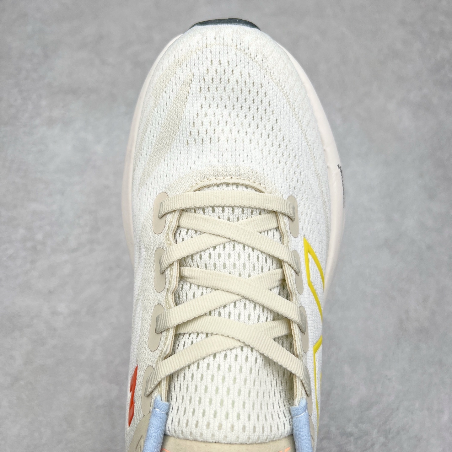 图片[4]-New Balance Fresh Foam X Vongo NB新百伦 V6系列低帮轻量化厚底健身休闲运动慢跑鞋 原楦原纸版开发#采用一体式工程网眼鞋面及热熔Logo细节#中底嵌入Fresh Foam X 中底轻量化泡沫技术#组合防滑耐磨橡胶外底片❗️更厚更弹,NB舒适健步跑鞋!近赏｜无论是日常慢跑，还是City Walk，它都可轻松应对提起今年最流行的事情，想必在你所在的城市来一段City Walk，带给你久违的松弛感、治愈你柔软的需要的New Balance NB Vongo v6顶级稳定支撑跑鞋 | Vongo v6是New Balance顶级稳定支撑训练鞋，稳定性出色，功能强大，舒适度高。中底使用的是NB最新的Fresh Foam X泡棉，内嵌一款TPU板，增加稳定性。可以进行日常长距离训练。尺码：36 37 37.5 38 38.5 39.5 40 40.5 41.5 42 42.5 43 44 45-选品中心