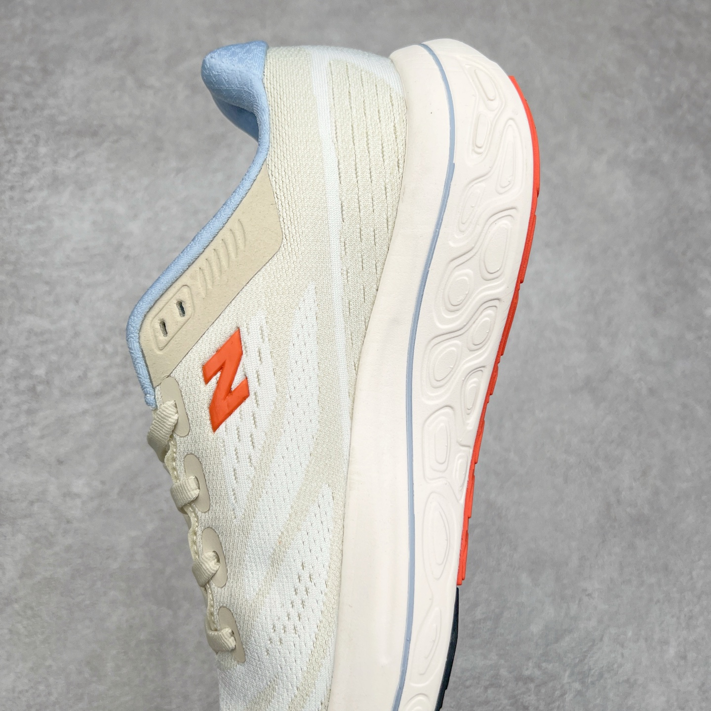 图片[7]-New Balance Fresh Foam X Vongo NB新百伦 V6系列低帮轻量化厚底健身休闲运动慢跑鞋 原楦原纸版开发#采用一体式工程网眼鞋面及热熔Logo细节#中底嵌入Fresh Foam X 中底轻量化泡沫技术#组合防滑耐磨橡胶外底片❗️更厚更弹,NB舒适健步跑鞋!近赏｜无论是日常慢跑，还是City Walk，它都可轻松应对提起今年最流行的事情，想必在你所在的城市来一段City Walk，带给你久违的松弛感、治愈你柔软的需要的New Balance NB Vongo v6顶级稳定支撑跑鞋 | Vongo v6是New Balance顶级稳定支撑训练鞋，稳定性出色，功能强大，舒适度高。中底使用的是NB最新的Fresh Foam X泡棉，内嵌一款TPU板，增加稳定性。可以进行日常长距离训练。尺码：36 37 37.5 38 38.5 39.5 40 40.5 41.5 42 42.5 43 44 45-选品中心