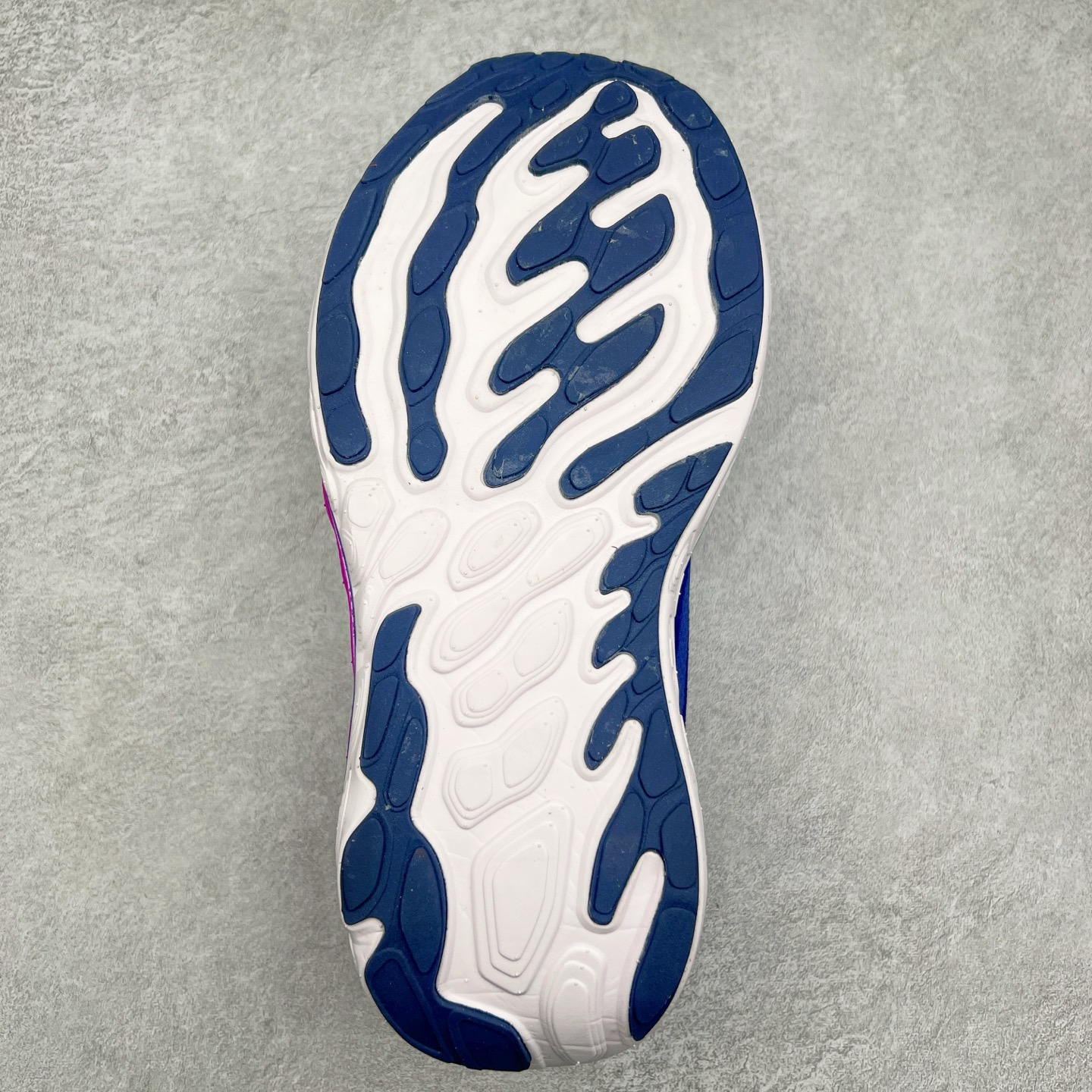 图片[9]-New Balance Fresh Foam X Vongo NB新百伦 V6系列低帮轻量化厚底健身休闲运动慢跑鞋 原楦原纸版开发#采用一体式工程网眼鞋面及热熔Logo细节#中底嵌入Fresh Foam X 中底轻量化泡沫技术#组合防滑耐磨橡胶外底片❗️更厚更弹,NB舒适健步跑鞋!近赏｜无论是日常慢跑，还是City Walk，它都可轻松应对提起今年最流行的事情，想必在你所在的城市来一段City Walk，带给你久违的松弛感、治愈你柔软的需要的New Balance NB Vongo v6顶级稳定支撑跑鞋 | Vongo v6是New Balance顶级稳定支撑训练鞋，稳定性出色，功能强大，舒适度高。中底使用的是NB最新的Fresh Foam X泡棉，内嵌一款TPU板，增加稳定性。可以进行日常长距离训练。尺码：36 37 37.5 38 38.5 39.5 40 40.5 41.5 42 42.5 43 44 45-选品中心