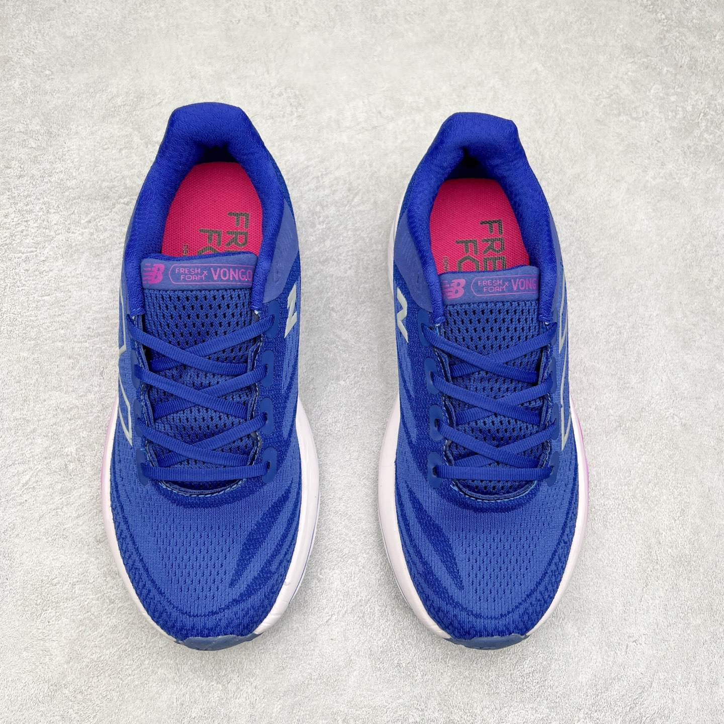 图片[2]-New Balance Fresh Foam X Vongo NB新百伦 V6系列低帮轻量化厚底健身休闲运动慢跑鞋 原楦原纸版开发#采用一体式工程网眼鞋面及热熔Logo细节#中底嵌入Fresh Foam X 中底轻量化泡沫技术#组合防滑耐磨橡胶外底片❗️更厚更弹,NB舒适健步跑鞋!近赏｜无论是日常慢跑，还是City Walk，它都可轻松应对提起今年最流行的事情，想必在你所在的城市来一段City Walk，带给你久违的松弛感、治愈你柔软的需要的New Balance NB Vongo v6顶级稳定支撑跑鞋 | Vongo v6是New Balance顶级稳定支撑训练鞋，稳定性出色，功能强大，舒适度高。中底使用的是NB最新的Fresh Foam X泡棉，内嵌一款TPU板，增加稳定性。可以进行日常长距离训练。尺码：36 37 37.5 38 38.5 39.5 40 40.5 41.5 42 42.5 43 44 45-选品中心