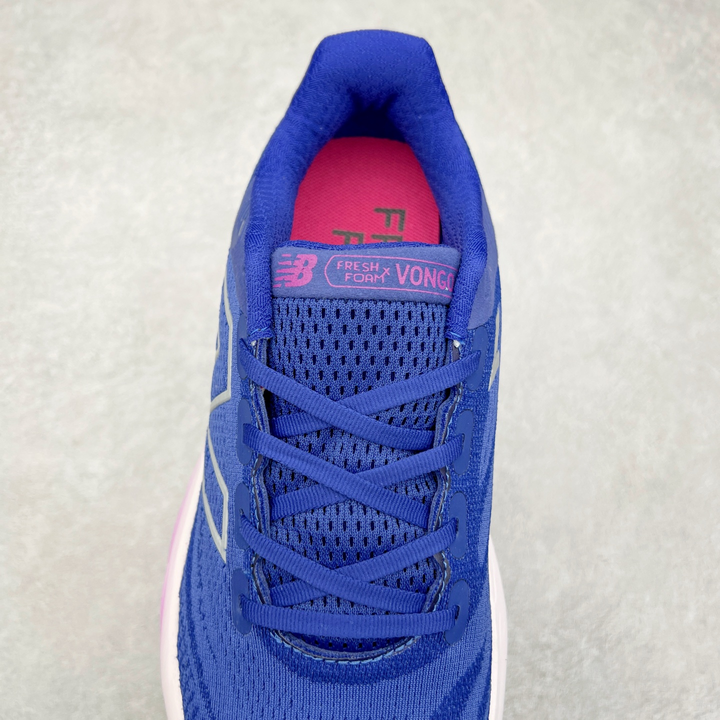 图片[5]-New Balance Fresh Foam X Vongo NB新百伦 V6系列低帮轻量化厚底健身休闲运动慢跑鞋 原楦原纸版开发#采用一体式工程网眼鞋面及热熔Logo细节#中底嵌入Fresh Foam X 中底轻量化泡沫技术#组合防滑耐磨橡胶外底片❗️更厚更弹,NB舒适健步跑鞋!近赏｜无论是日常慢跑，还是City Walk，它都可轻松应对提起今年最流行的事情，想必在你所在的城市来一段City Walk，带给你久违的松弛感、治愈你柔软的需要的New Balance NB Vongo v6顶级稳定支撑跑鞋 | Vongo v6是New Balance顶级稳定支撑训练鞋，稳定性出色，功能强大，舒适度高。中底使用的是NB最新的Fresh Foam X泡棉，内嵌一款TPU板，增加稳定性。可以进行日常长距离训练。尺码：36 37 37.5 38 38.5 39.5 40 40.5 41.5 42 42.5 43 44 45-选品中心