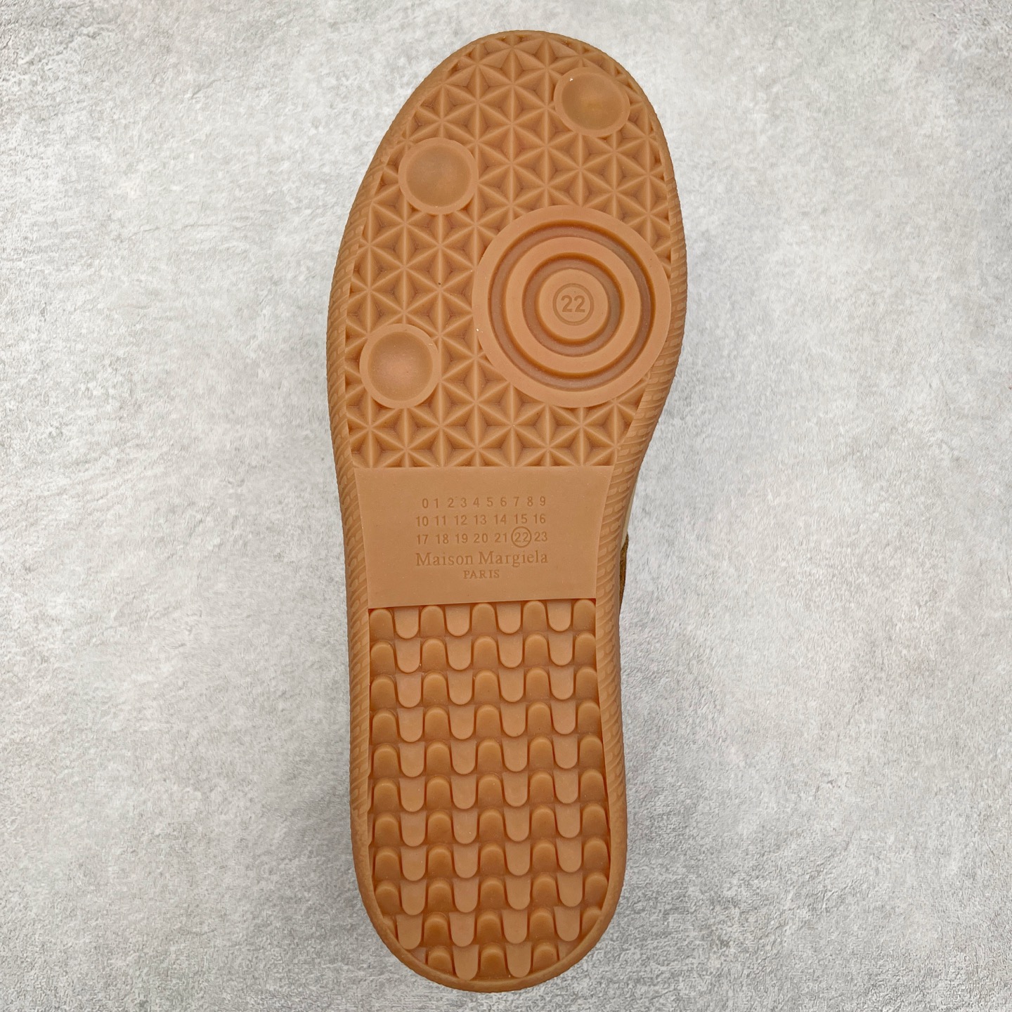 图片[9]-Maison Margiela Calfskin Replica 马吉拉德训鞋 上万点击率爆款 原档数据开发数月百分百还原 原盒原配防尘袋购物卡 全网唯一正确0-23数字排版 一比一间距字体 内里全头层小羊皮 原版防滑鞋底设计 灰色翻毛牛皮 白色细纹贝利头层皮 依照原版逐帧开发 原装淡粉纸板中底带编号钢印 尺码：35 36 37 38 39 40 41 42 43 44 45-选品中心