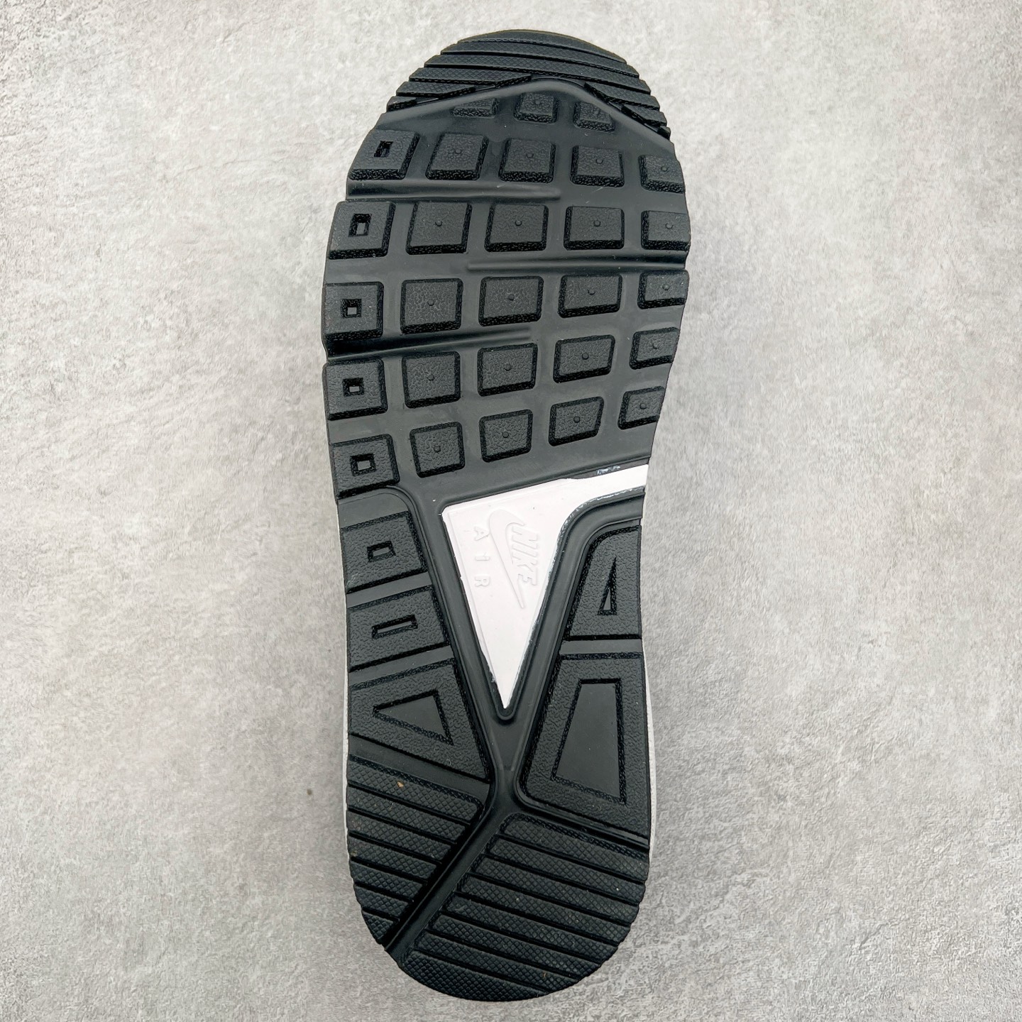 图片[9]-NK Air Max Correlate 关联系列低帮气垫百搭休闲运动慢跑鞋 580518 选用网眼鞋面 脚感舒适透气 鞋舌、鞋侧及后跟处饰有品牌标识 简约大气又时尚 采用经典系带开合方式 可自由调节松紧度 泡棉中底搭载Max Air气垫 具有良好的回弹性及缓震性能 橡胶外底可防滑耐磨 提升抓地力 尺码：36 36.5 37.5 38 38.5 39 40 40.5 41 42-选品中心