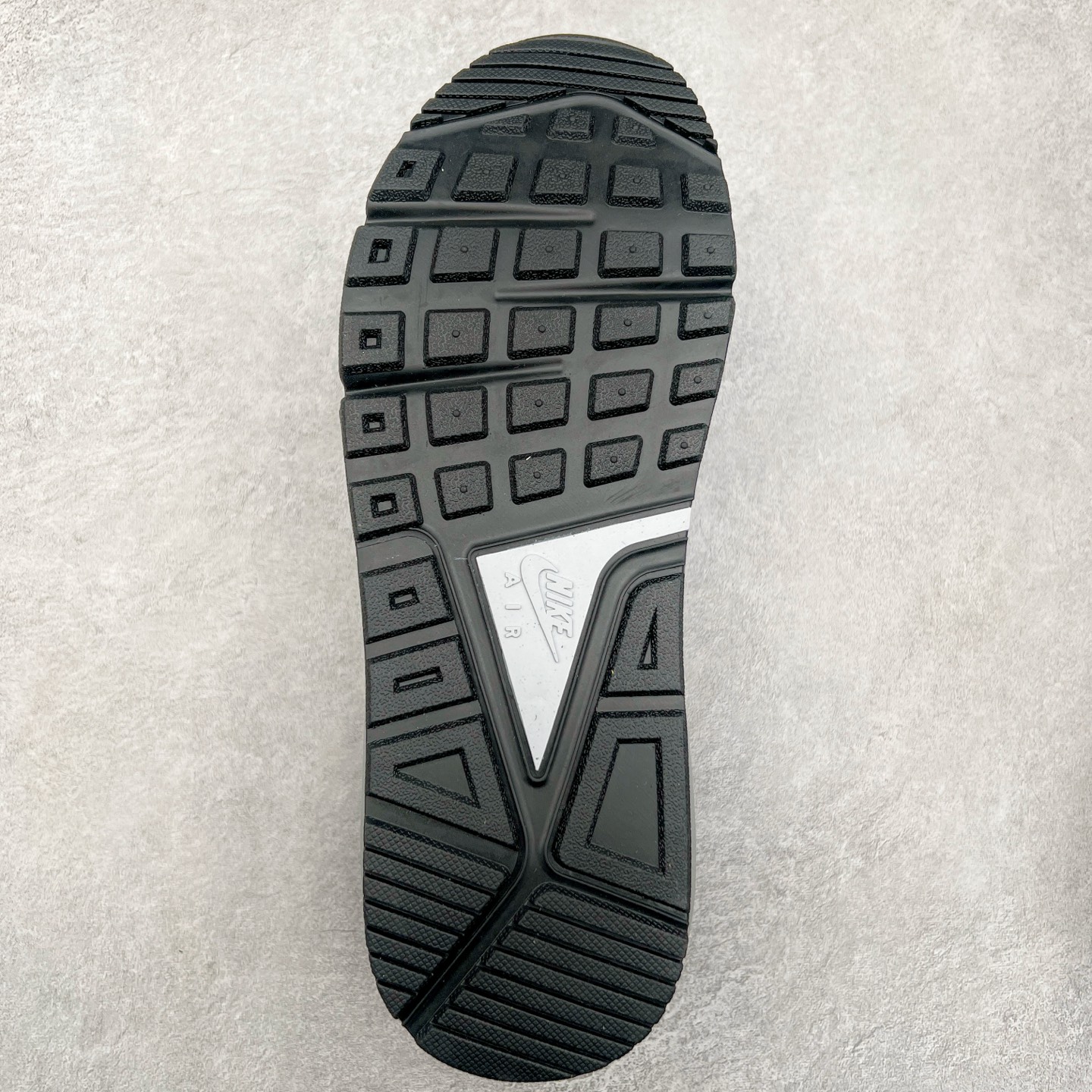 图片[9]-NK Air Max Correlate 关联系列低帮气垫百搭休闲运动慢跑鞋 580518 选用网眼鞋面 脚感舒适透气 鞋舌、鞋侧及后跟处饰有品牌标识 简约大气又时尚 采用经典系带开合方式 可自由调节松紧度 泡棉中底搭载Max Air气垫 具有良好的回弹性及缓震性能 橡胶外底可防滑耐磨 提升抓地力 尺码：36 36.5 37.5 38 38.5 39 40 40.5 41 42-选品中心