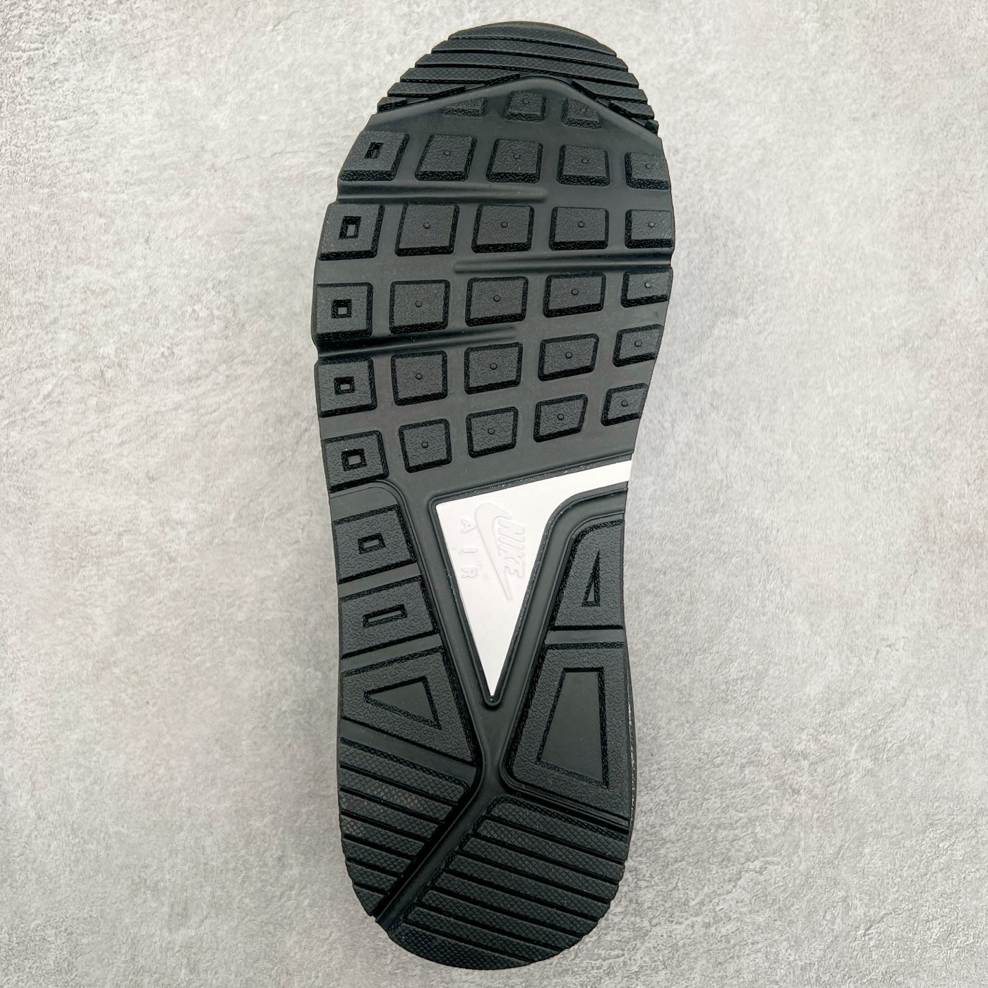 图片[9]-NK Air Max Correlate 关联系列低帮气垫百搭休闲运动慢跑鞋 580518 选用网眼鞋面 脚感舒适透气 鞋舌、鞋侧及后跟处饰有品牌标识 简约大气又时尚 采用经典系带开合方式 可自由调节松紧度 泡棉中底搭载Max Air气垫 具有良好的回弹性及缓震性能 橡胶外底可防滑耐磨 提升抓地力 尺码：36 36.5 37.5 38 38.5 39 40 40.5 41 42-选品中心