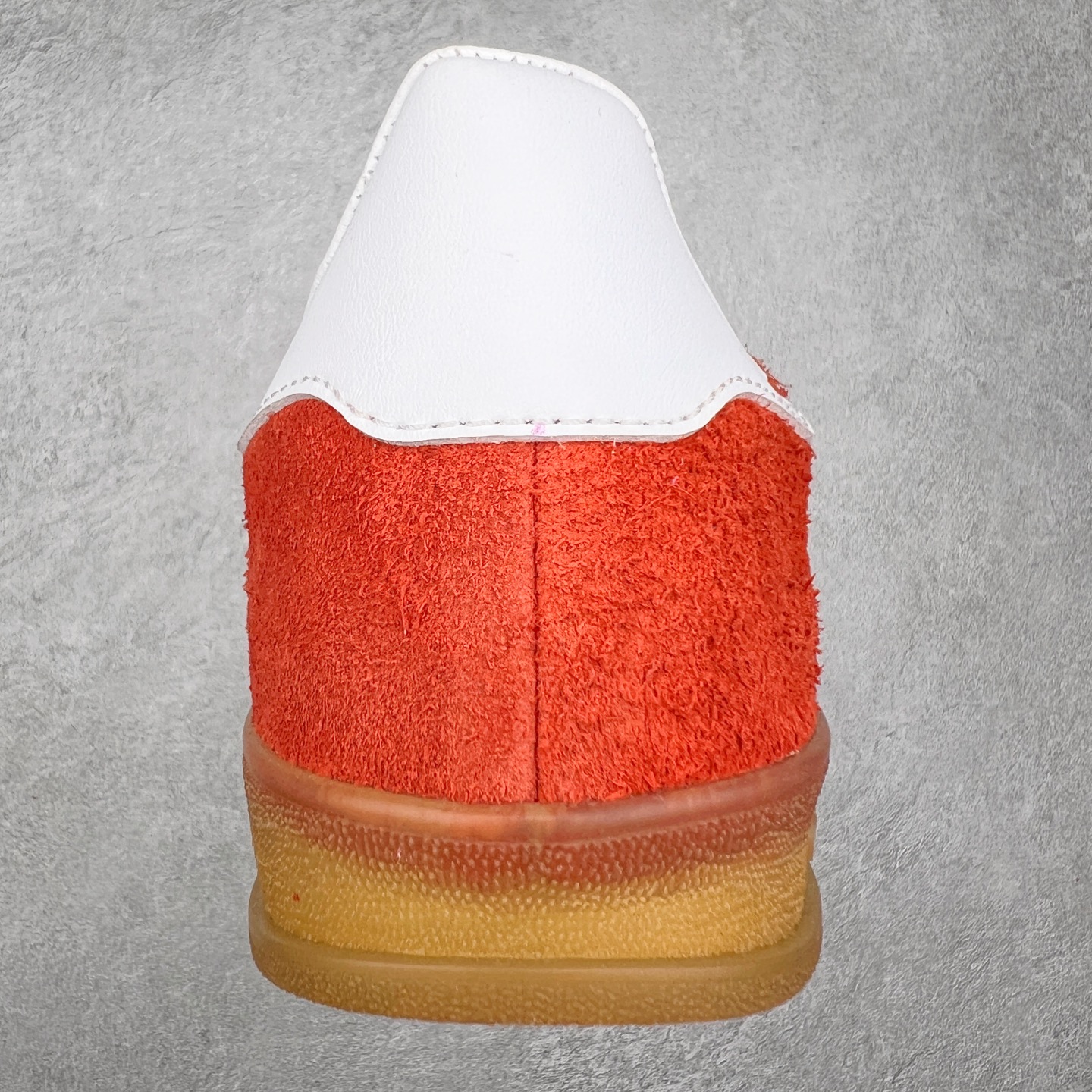 图片[8]-＃XC纯原 AD Original Gazelle Trainers 瞪羚室内鞋系列低帮复古百搭休闲运动德训风板鞋 高端零售特供批次 原厂定制长毛翻毛皮组合环保纤维革鞋面材质 内置环保海玻璃鞋垫 外置RB橡胶大底 产品品控稳定性领先行业 原厂全套原楦原纸板冲刀磨具开发 原厂皮料加持 原厂港宝加持定型后跟R度完美 将复古进行到底 简约流畅 三十年不变经典 这款Gazelle运动鞋 无论面料、配色、质感或设计 都只在重现其1991年原款的经典 皮革鞋面 撞色三条纹和鞋跟标的设计 力求呈现90年代的经典复古风潮 Samba火热的同时 也带动了其它的复古鞋型 Gazelle便是其中一只 Gazelle Indoor拥有包边更宽的T字型鞋头 更好的保护运动员的前掌 浓浓的复古氛围感 非常适合现在流行的Cleanfit风格 尺码：35.5 36 36⅔ 37⅓ 38 38⅔ 39⅓ 40 40⅔ 41⅓ 42 42⅔ 43⅓ 44 44⅔ 45-选品中心