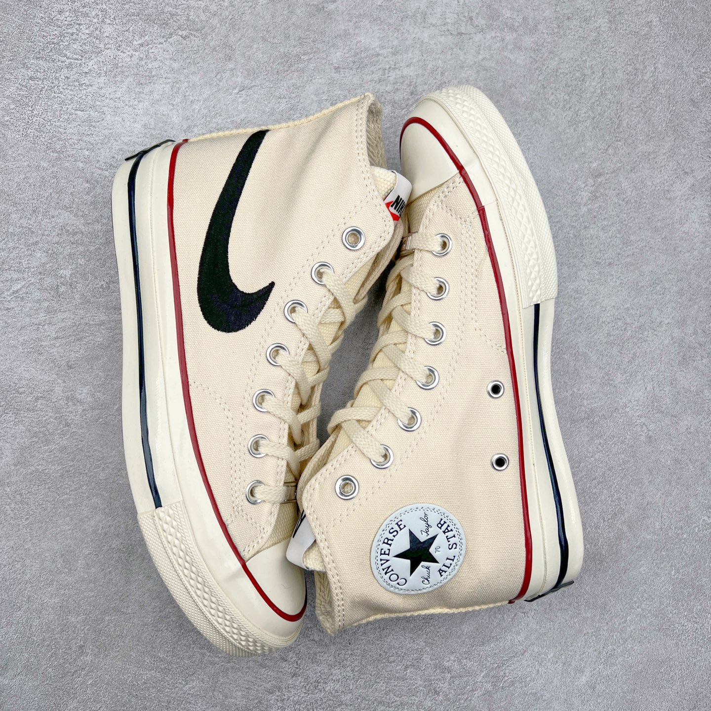 图片[3]-AMM x NIKE x CONVERSE 三方联名 全鞋以匡威Chuck 70鞋型为蓝本 鞋身米白色覆盖 鞋侧以黑色皮革以及黑色丝绒Swoosh Logo呈现 此外鞋舌标签也变为Nike标识 内衬则是特殊的AMM Logo纹理 尺码：35 36 36.5 37 37.5 38 39 39.5 40 41 41.5 42 42.5 43 44-选品中心