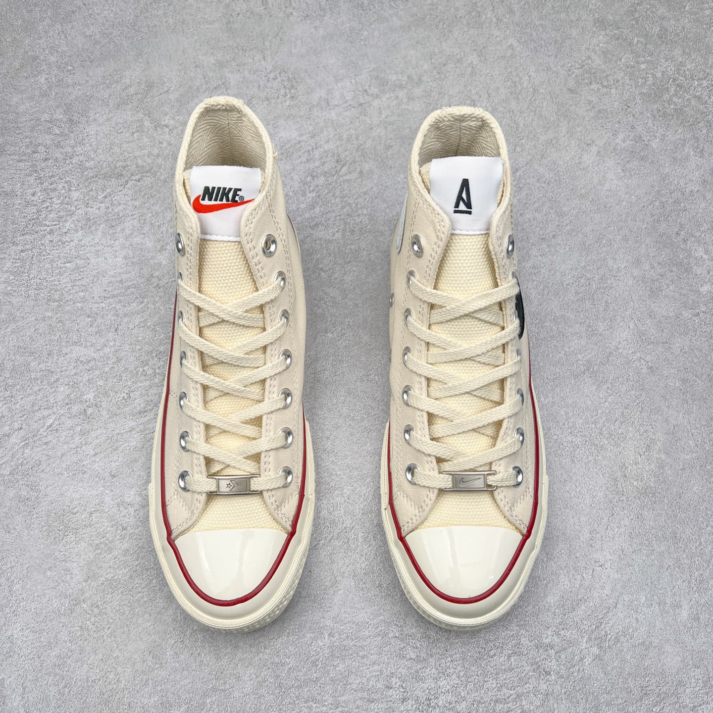 图片[2]-AMM x NIKE x CONVERSE 三方联名 全鞋以匡威Chuck 70鞋型为蓝本 鞋身米白色覆盖 鞋侧以黑色皮革以及黑色丝绒Swoosh Logo呈现 此外鞋舌标签也变为Nike标识 内衬则是特殊的AMM Logo纹理 尺码：35 36 36.5 37 37.5 38 39 39.5 40 41 41.5 42 42.5 43 44-选品中心