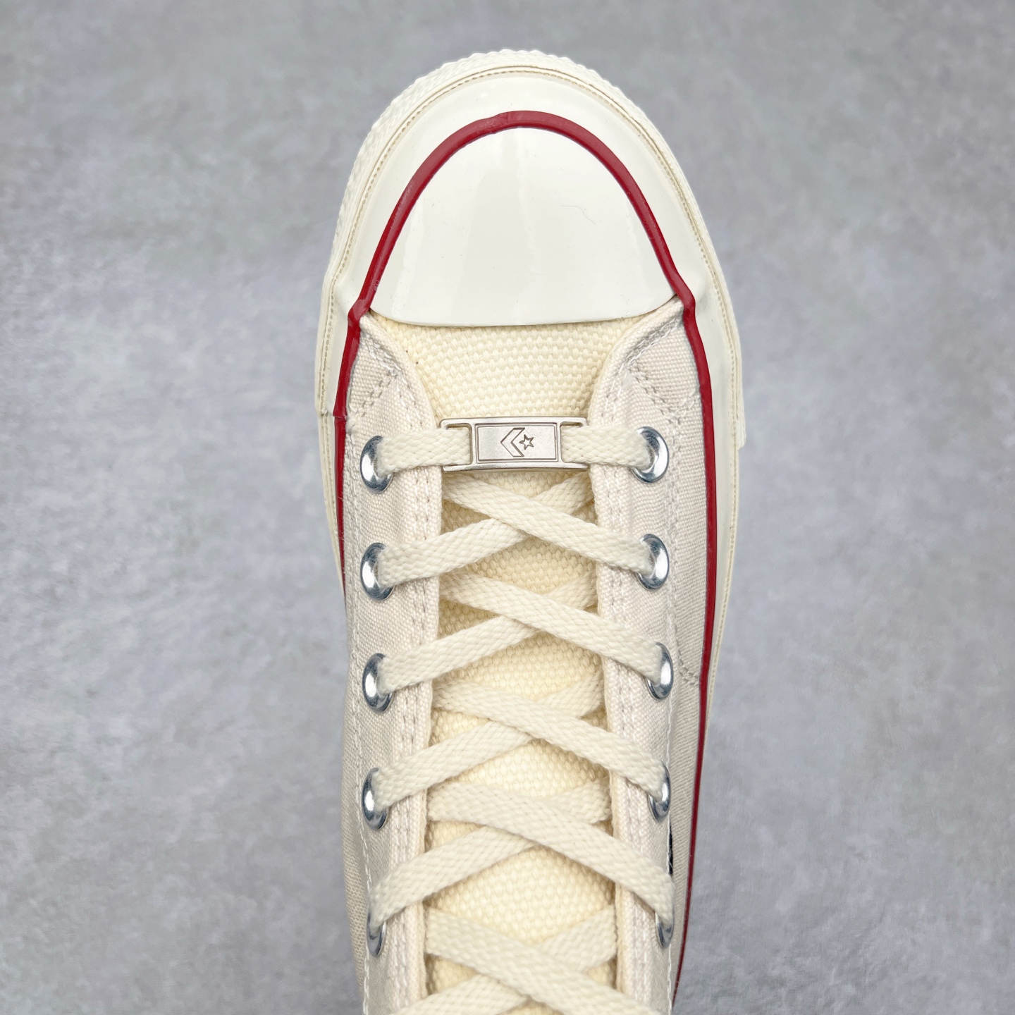 图片[4]-AMM x NIKE x CONVERSE 三方联名 全鞋以匡威Chuck 70鞋型为蓝本 鞋身米白色覆盖 鞋侧以黑色皮革以及黑色丝绒Swoosh Logo呈现 此外鞋舌标签也变为Nike标识 内衬则是特殊的AMM Logo纹理 尺码：35 36 36.5 37 37.5 38 39 39.5 40 41 41.5 42 42.5 43 44-选品中心