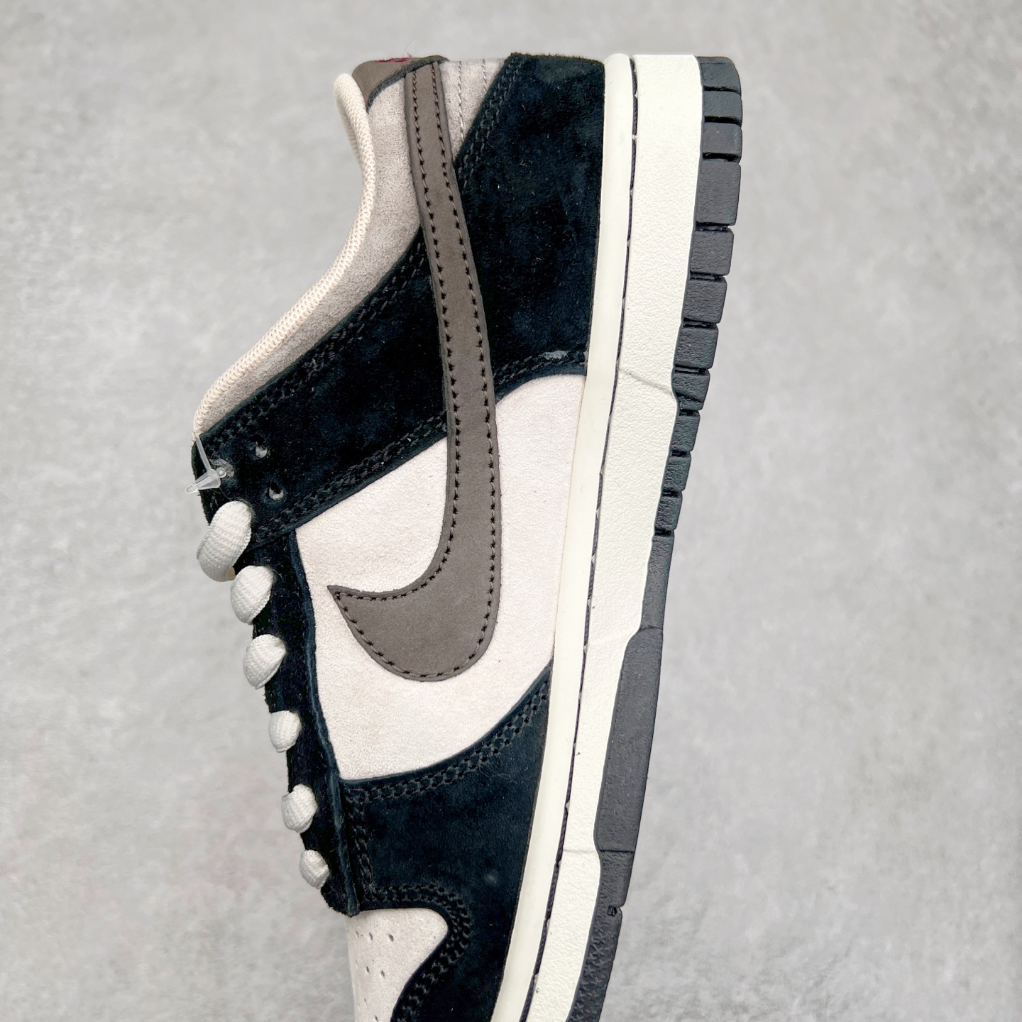 图片[7]-＃纯原福利 NK Dunk Low 定制系列配色 无原鞋不开发 全系列得物原鞋一比一校对开发 配色持续更新中 终端对接 优势输出 全套原厂楦头原纸板数据档案倾力打造 原汁原味莞产 极致还原 圈内最强针车工艺 高端零售指定版 广东原厂配套原盒原标 鞋盒分三个尺码段 原厂冲刀 超高清洁度 全鞋零毛边皮料切割 采用原厂百宏鞋带以及原厂百宏织唛舌标 内标可供原厂几率过验 进口原装条纹中底布 四线拉帮白色点胶 原厂拉帮手法遵循公司 原厂电绣 极致还原 尺码：36 36.5 37.5 38 38.5 39 40 40.5 41 42 42.5 43 44 44.5 45 46 47.5-选品中心