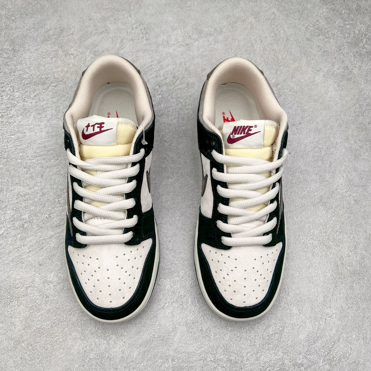 图片[2]-＃纯原福利 NK Dunk Low 定制系列配色 无原鞋不开发 全系列得物原鞋一比一校对开发 配色持续更新中 终端对接 优势输出 全套原厂楦头原纸板数据档案倾力打造 原汁原味莞产 极致还原 圈内最强针车工艺 高端零售指定版 广东原厂配套原盒原标 鞋盒分三个尺码段 原厂冲刀 超高清洁度 全鞋零毛边皮料切割 采用原厂百宏鞋带以及原厂百宏织唛舌标 内标可供原厂几率过验 进口原装条纹中底布 四线拉帮白色点胶 原厂拉帮手法遵循公司 原厂电绣 极致还原 尺码：36 36.5 37.5 38 38.5 39 40 40.5 41 42 42.5 43 44 44.5 45 46 47.5-选品中心