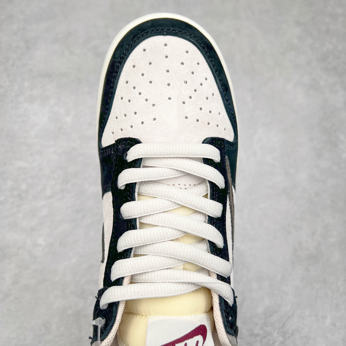 图片[4]-＃纯原福利 NK Dunk Low 定制系列配色 无原鞋不开发 全系列得物原鞋一比一校对开发 配色持续更新中 终端对接 优势输出 全套原厂楦头原纸板数据档案倾力打造 原汁原味莞产 极致还原 圈内最强针车工艺 高端零售指定版 广东原厂配套原盒原标 鞋盒分三个尺码段 原厂冲刀 超高清洁度 全鞋零毛边皮料切割 采用原厂百宏鞋带以及原厂百宏织唛舌标 内标可供原厂几率过验 进口原装条纹中底布 四线拉帮白色点胶 原厂拉帮手法遵循公司 原厂电绣 极致还原 尺码：36 36.5 37.5 38 38.5 39 40 40.5 41 42 42.5 43 44 44.5 45 46 47.5-选品中心