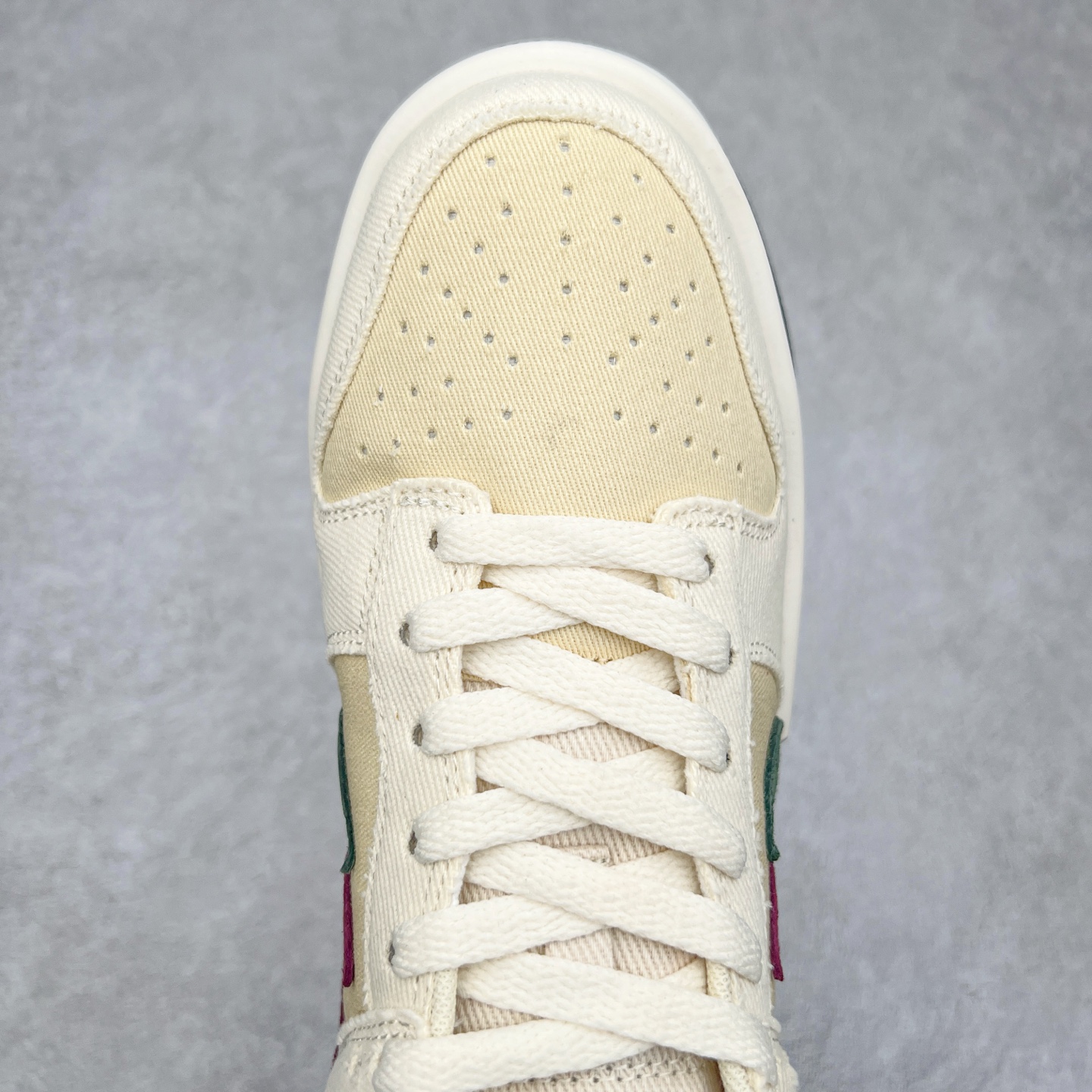 图片[4]-＃纯原福利 NK Dunk Low 定制系列配色 无原鞋不开发 全系列得物原鞋一比一校对开发 配色持续更新中 终端对接 优势输出 全套原厂楦头原纸板数据档案倾力打造 原汁原味莞产 极致还原 圈内最强针车工艺 高端零售指定版 广东原厂配套原盒原标 鞋盒分三个尺码段 原厂冲刀 超高清洁度 全鞋零毛边皮料切割 采用原厂百宏鞋带以及原厂百宏织唛舌标 内标可供原厂几率过验 进口原装条纹中底布 四线拉帮白色点胶 原厂拉帮手法遵循公司 原厂电绣 极致还原 尺码：36 36.5 37.5 38 38.5 39 40 40.5 41 42 42.5 43 44 44.5 45 46 47.5-选品中心