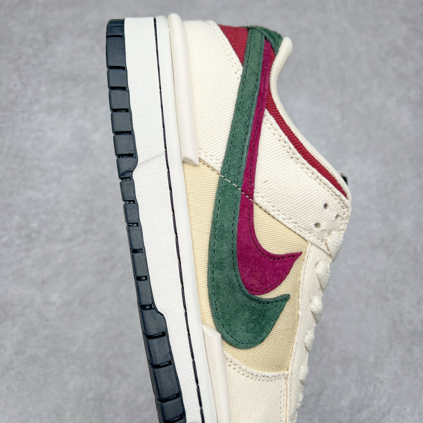 图片[6]-＃纯原福利 NK Dunk Low 定制系列配色 无原鞋不开发 全系列得物原鞋一比一校对开发 配色持续更新中 终端对接 优势输出 全套原厂楦头原纸板数据档案倾力打造 原汁原味莞产 极致还原 圈内最强针车工艺 高端零售指定版 广东原厂配套原盒原标 鞋盒分三个尺码段 原厂冲刀 超高清洁度 全鞋零毛边皮料切割 采用原厂百宏鞋带以及原厂百宏织唛舌标 内标可供原厂几率过验 进口原装条纹中底布 四线拉帮白色点胶 原厂拉帮手法遵循公司 原厂电绣 极致还原 尺码：36 36.5 37.5 38 38.5 39 40 40.5 41 42 42.5 43 44 44.5 45 46 47.5-选品中心