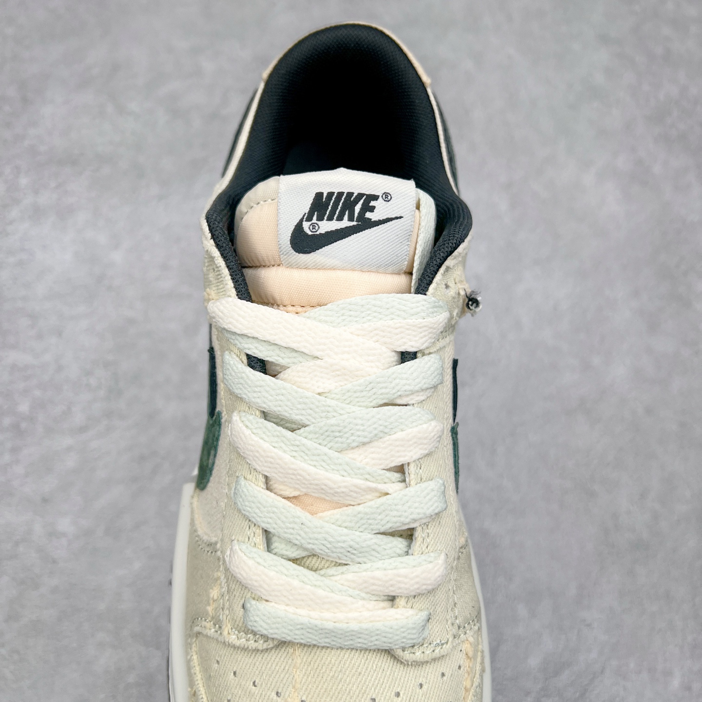 图片[5]-＃纯原福利 NK Dunk Low 定制系列配色 无原鞋不开发 全系列得物原鞋一比一校对开发 配色持续更新中 终端对接 优势输出 全套原厂楦头原纸板数据档案倾力打造 原汁原味莞产 极致还原 圈内最强针车工艺 高端零售指定版 广东原厂配套原盒原标 鞋盒分三个尺码段 原厂冲刀 超高清洁度 全鞋零毛边皮料切割 采用原厂百宏鞋带以及原厂百宏织唛舌标 内标可供原厂几率过验 进口原装条纹中底布 四线拉帮白色点胶 原厂拉帮手法遵循公司 原厂电绣 极致还原 尺码：36 36.5 37.5 38 38.5 39 40 40.5 41 42 42.5 43 44 44.5 45 46 47.5-选品中心