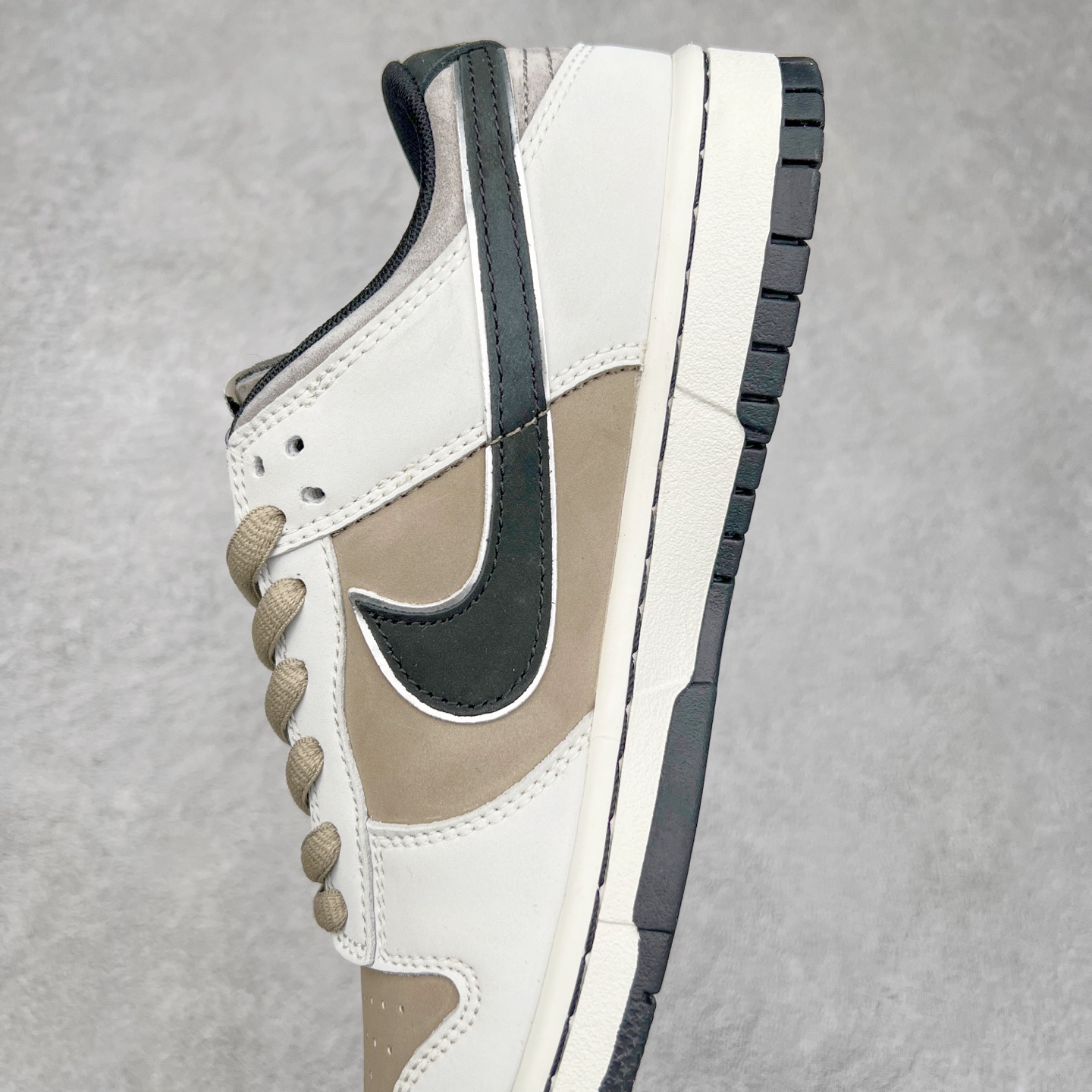 图片[7]-＃纯原福利 NK Dunk Low 定制系列配色 无原鞋不开发 全系列得物原鞋一比一校对开发 配色持续更新中 终端对接 优势输出 全套原厂楦头原纸板数据档案倾力打造 原汁原味莞产 极致还原 圈内最强针车工艺 高端零售指定版 广东原厂配套原盒原标 鞋盒分三个尺码段 原厂冲刀 超高清洁度 全鞋零毛边皮料切割 采用原厂百宏鞋带以及原厂百宏织唛舌标 内标可供原厂几率过验 进口原装条纹中底布 四线拉帮白色点胶 原厂拉帮手法遵循公司 原厂电绣 极致还原 尺码：36 36.5 37.5 38 38.5 39 40 40.5 41 42 42.5 43 44 44.5 45 46 47.5-选品中心