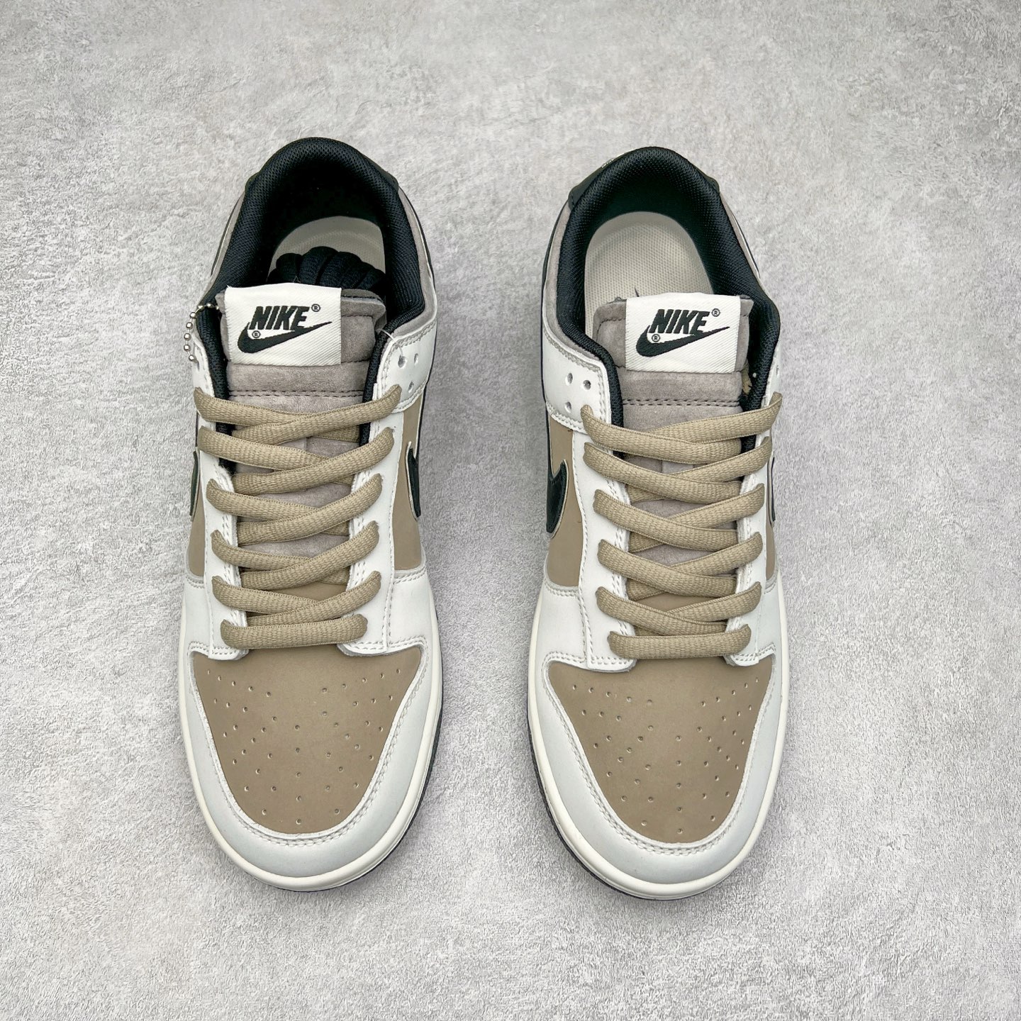 图片[2]-＃纯原福利 NK Dunk Low 定制系列配色 无原鞋不开发 全系列得物原鞋一比一校对开发 配色持续更新中 终端对接 优势输出 全套原厂楦头原纸板数据档案倾力打造 原汁原味莞产 极致还原 圈内最强针车工艺 高端零售指定版 广东原厂配套原盒原标 鞋盒分三个尺码段 原厂冲刀 超高清洁度 全鞋零毛边皮料切割 采用原厂百宏鞋带以及原厂百宏织唛舌标 内标可供原厂几率过验 进口原装条纹中底布 四线拉帮白色点胶 原厂拉帮手法遵循公司 原厂电绣 极致还原 尺码：36 36.5 37.5 38 38.5 39 40 40.5 41 42 42.5 43 44 44.5 45 46 47.5-选品中心