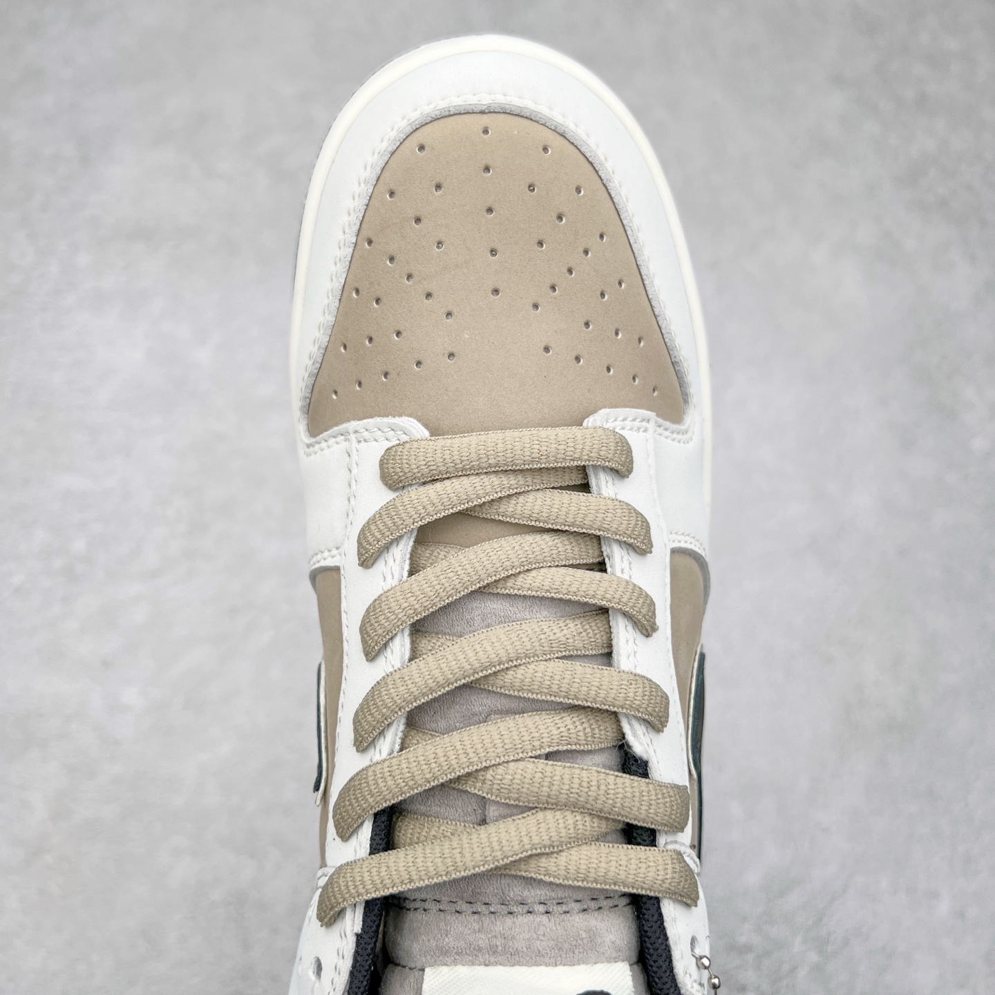 图片[4]-＃纯原福利 NK Dunk Low 定制系列配色 无原鞋不开发 全系列得物原鞋一比一校对开发 配色持续更新中 终端对接 优势输出 全套原厂楦头原纸板数据档案倾力打造 原汁原味莞产 极致还原 圈内最强针车工艺 高端零售指定版 广东原厂配套原盒原标 鞋盒分三个尺码段 原厂冲刀 超高清洁度 全鞋零毛边皮料切割 采用原厂百宏鞋带以及原厂百宏织唛舌标 内标可供原厂几率过验 进口原装条纹中底布 四线拉帮白色点胶 原厂拉帮手法遵循公司 原厂电绣 极致还原 尺码：36 36.5 37.5 38 38.5 39 40 40.5 41 42 42.5 43 44 44.5 45 46 47.5-选品中心