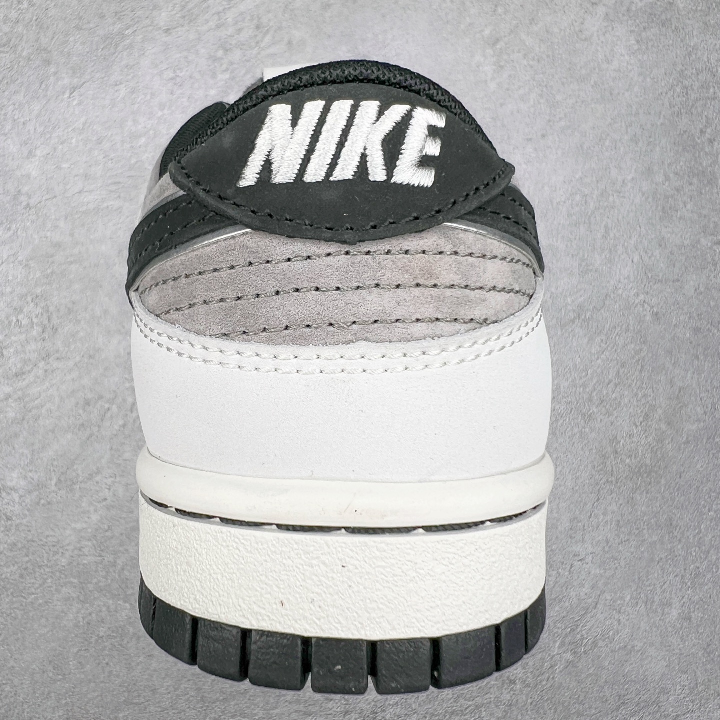 图片[8]-＃纯原福利 NK Dunk Low 定制系列配色 无原鞋不开发 全系列得物原鞋一比一校对开发 配色持续更新中 终端对接 优势输出 全套原厂楦头原纸板数据档案倾力打造 原汁原味莞产 极致还原 圈内最强针车工艺 高端零售指定版 广东原厂配套原盒原标 鞋盒分三个尺码段 原厂冲刀 超高清洁度 全鞋零毛边皮料切割 采用原厂百宏鞋带以及原厂百宏织唛舌标 内标可供原厂几率过验 进口原装条纹中底布 四线拉帮白色点胶 原厂拉帮手法遵循公司 原厂电绣 极致还原 尺码：36 36.5 37.5 38 38.5 39 40 40.5 41 42 42.5 43 44 44.5 45 46 47.5-选品中心