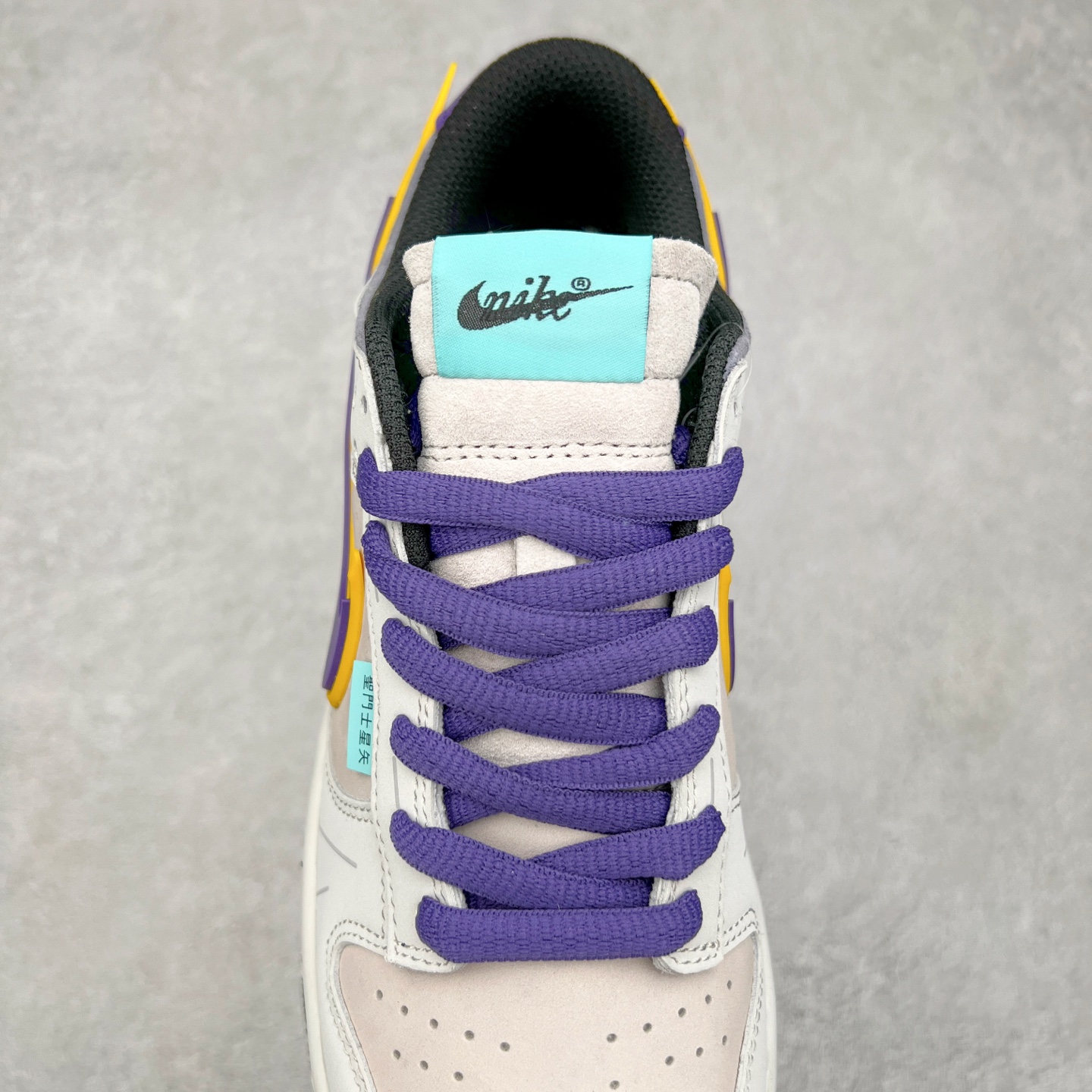 图片[5]-＃纯原福利 NK Dunk Low 定制系列配色 无原鞋不开发 全系列得物原鞋一比一校对开发 配色持续更新中 终端对接 优势输出 全套原厂楦头原纸板数据档案倾力打造 原汁原味莞产 极致还原 圈内最强针车工艺 高端零售指定版 广东原厂配套原盒原标 鞋盒分三个尺码段 原厂冲刀 超高清洁度 全鞋零毛边皮料切割 采用原厂百宏鞋带以及原厂百宏织唛舌标 内标可供原厂几率过验 进口原装条纹中底布 四线拉帮白色点胶 原厂拉帮手法遵循公司 原厂电绣 极致还原 尺码：36 36.5 37.5 38 38.5 39 40 40.5 41 42 42.5 43 44 44.5 45 46 47.5-选品中心