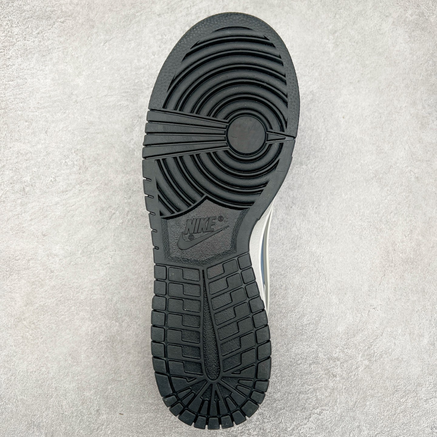 图片[9]-＃纯原福利 NK Dunk Low 定制系列配色 无原鞋不开发 全系列得物原鞋一比一校对开发 配色持续更新中 终端对接 优势输出 全套原厂楦头原纸板数据档案倾力打造 原汁原味莞产 极致还原 圈内最强针车工艺 高端零售指定版 广东原厂配套原盒原标 鞋盒分三个尺码段 原厂冲刀 超高清洁度 全鞋零毛边皮料切割 采用原厂百宏鞋带以及原厂百宏织唛舌标 内标可供原厂几率过验 进口原装条纹中底布 四线拉帮白色点胶 原厂拉帮手法遵循公司 原厂电绣 极致还原 尺码：36 36.5 37.5 38 38.5 39 40 40.5 41 42 42.5 43 44 44.5 45 46 47.5-选品中心