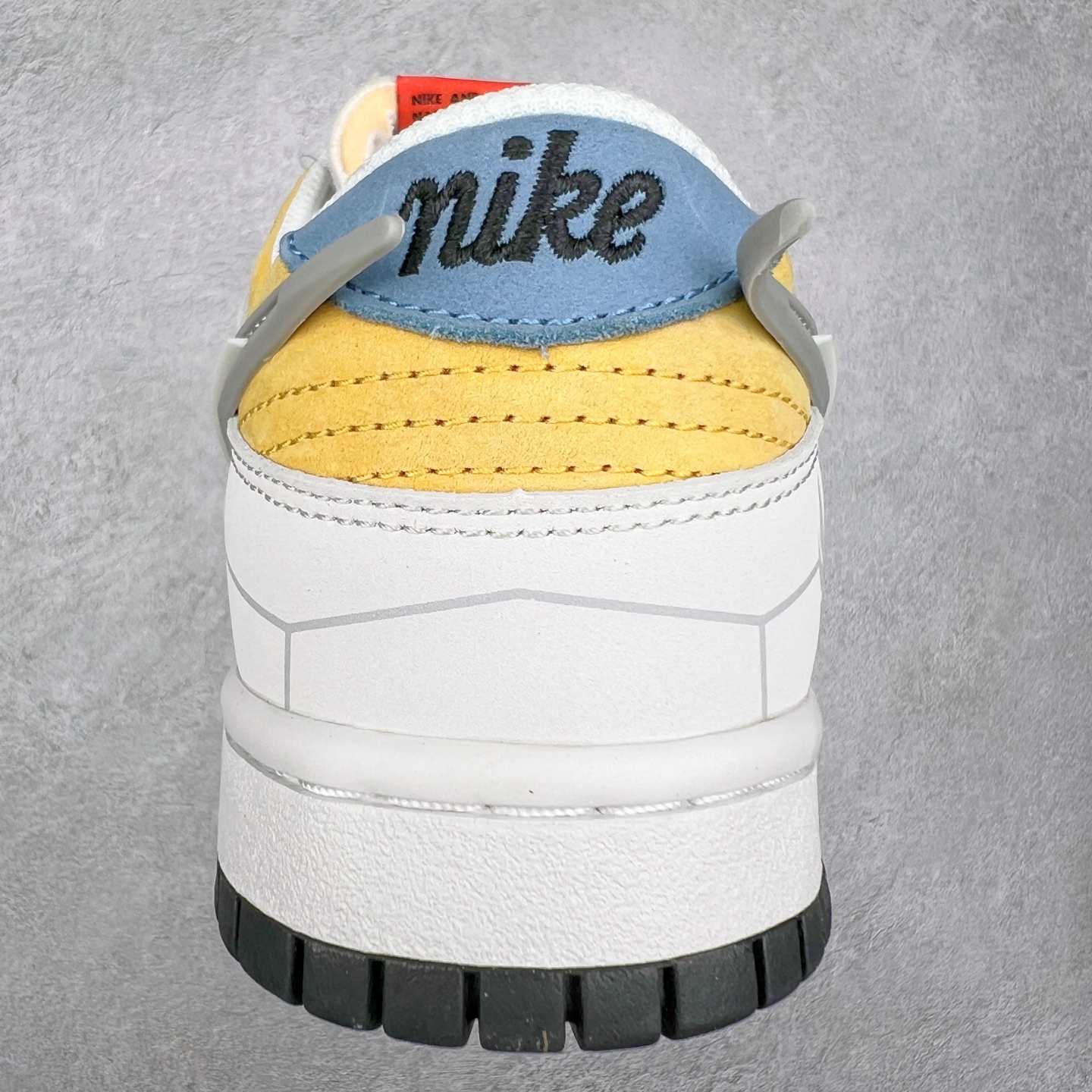 图片[8]-＃纯原福利 NK Dunk Low 定制系列配色 无原鞋不开发 全系列得物原鞋一比一校对开发 配色持续更新中 终端对接 优势输出 全套原厂楦头原纸板数据档案倾力打造 原汁原味莞产 极致还原 圈内最强针车工艺 高端零售指定版 广东原厂配套原盒原标 鞋盒分三个尺码段 原厂冲刀 超高清洁度 全鞋零毛边皮料切割 采用原厂百宏鞋带以及原厂百宏织唛舌标 内标可供原厂几率过验 进口原装条纹中底布 四线拉帮白色点胶 原厂拉帮手法遵循公司 原厂电绣 极致还原 尺码：36 36.5 37.5 38 38.5 39 40 40.5 41 42 42.5 43 44 44.5 45 46 47.5-选品中心