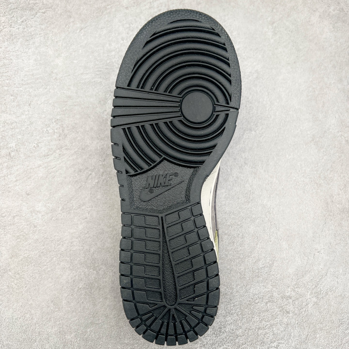 图片[9]-＃纯原福利 NK Dunk Low 定制系列配色 无原鞋不开发 全系列得物原鞋一比一校对开发 配色持续更新中 终端对接 优势输出 全套原厂楦头原纸板数据档案倾力打造 原汁原味莞产 极致还原 圈内最强针车工艺 高端零售指定版 广东原厂配套原盒原标 鞋盒分三个尺码段 原厂冲刀 超高清洁度 全鞋零毛边皮料切割 采用原厂百宏鞋带以及原厂百宏织唛舌标 内标可供原厂几率过验 进口原装条纹中底布 四线拉帮白色点胶 原厂拉帮手法遵循公司 原厂电绣 极致还原 尺码：36 36.5 37.5 38 38.5 39 40 40.5 41 42 42.5 43 44 44.5 45 46 47.5-选品中心