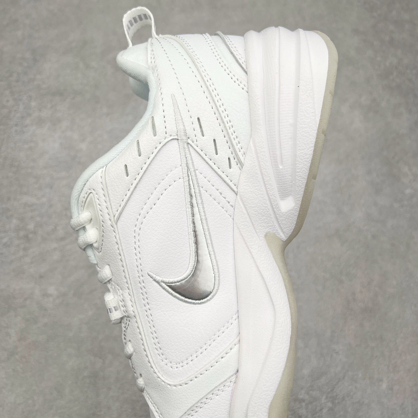 图片[7]-NK Air Monarch IV M2K Tekno 复古潮流老爹鞋 雪天 AV6676-100 优质皮革打造鞋面 夸张流线极符 风靡老爹元素 外形延续当下潮流得未来感老爹鞋 设计干净配色风格也带有浓郁的复古感受 极为独特 尺码：36 36.5 37.5 38 38.5 39 40 40.5 41 42 42.5 43 44 44.5 45-选品中心