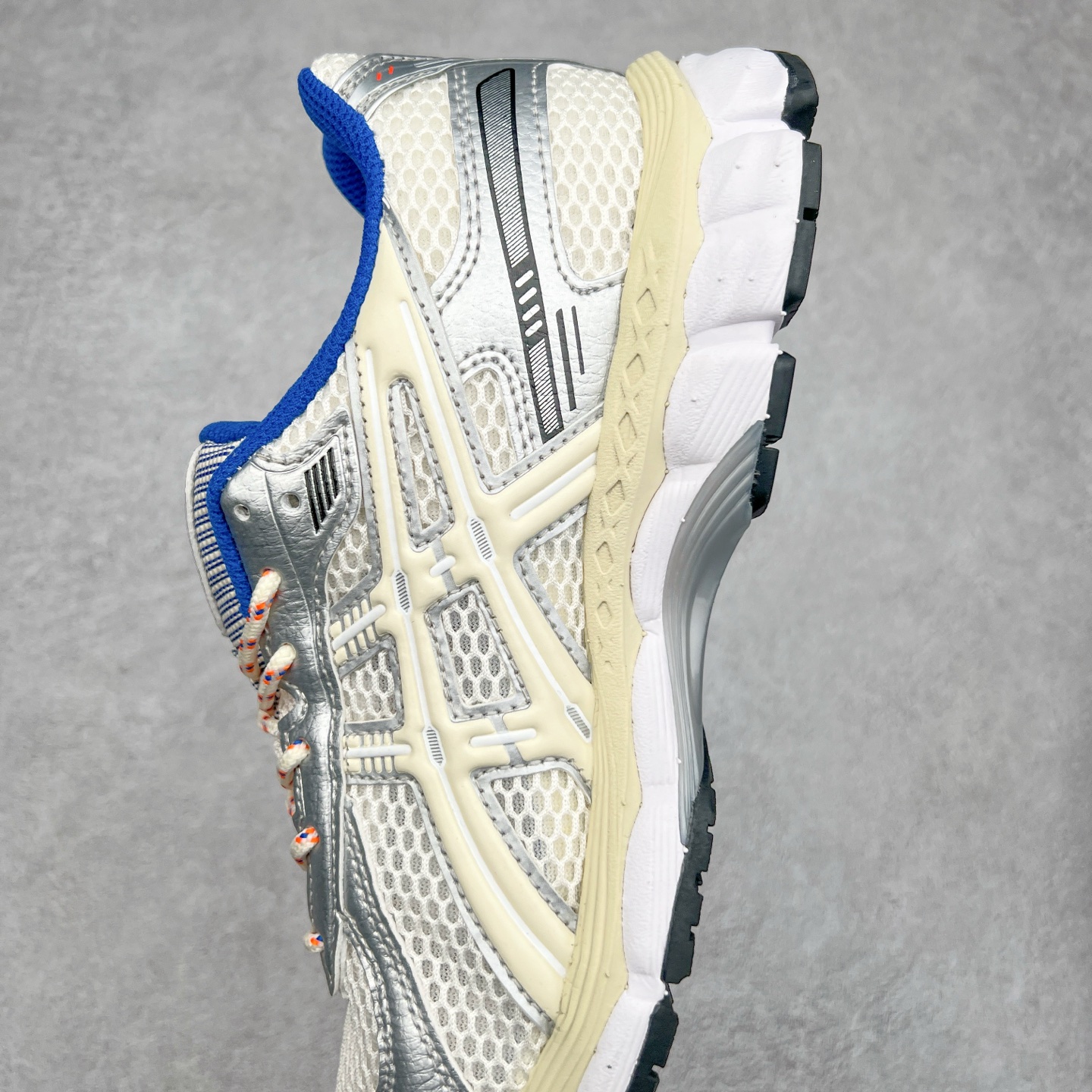 图片[7]-KITH x Asics Gel Kayano 12.1\\\”Cream/Pure Aqua\\\”亚瑟士卡亚诺12.1代系列低帮轻量缓震休闲运动跑步鞋 采用环保太空合成革配合透气网眼布鞋面材质 中底3D可视GEL缓震胶效果 升级EVA全新缓震中底部位科技组合耐磨橡胶外底片 尺码：36 37 37.5 38 39 39.5 40.5 41.5 42 42.5 43.5 44 44.5 45-选品中心