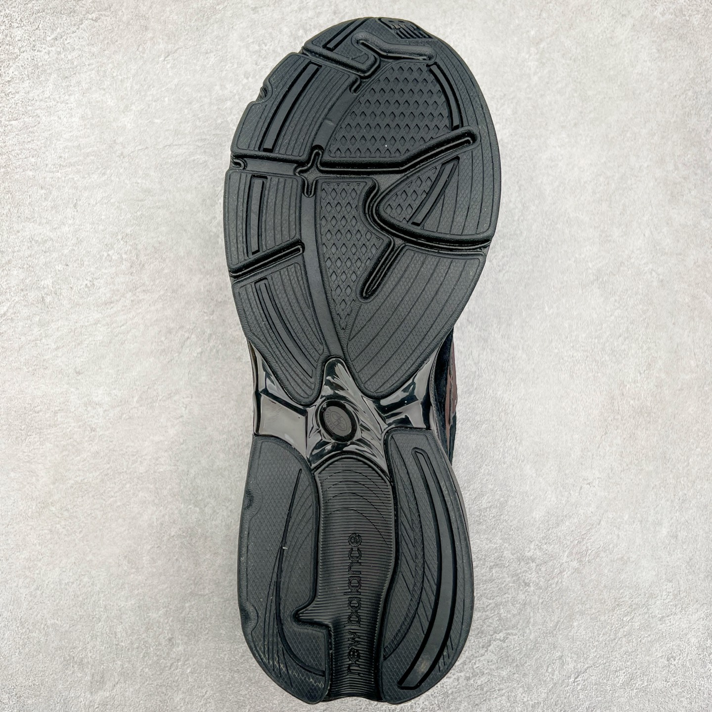 图片[9]-New Balance NB2010系列新百伦经典复古休闲运动板鞋 以ENCAP中底配以升级版 N-ERGY缓震物料 鞋面则采用特色的柔软麂皮搭以NewBalance经典的尼龙网布 低调中还原跑鞋本真 更年轻化的设计理念与材质 让新世代青年得以用全新视角体验经典鞋款的传奇魅力 货号：U2010NB13731 尺码：36 37 37.5 38 38.5 39.5 40 40.5 41.5 42 42.5 43 44-选品中心