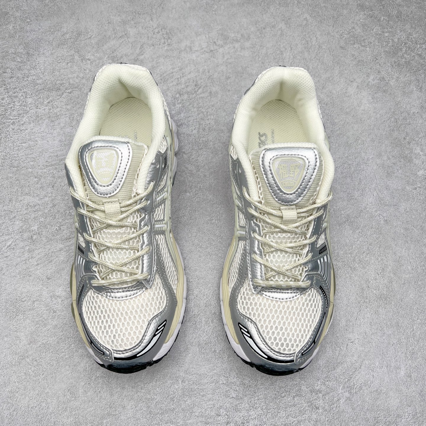 图片[2]-KITH x Asics Gel Kayano 12.1\\\”Cream/Pure Aqua\\\”亚瑟士卡亚诺12.1代系列低帮轻量缓震休闲运动跑步鞋 采用环保太空合成革配合透气网眼布鞋面材质 中底3D可视GEL缓震胶效果 升级EVA全新缓震中底部位科技组合耐磨橡胶外底片 尺码：36 37 37.5 38 39 39.5 40.5 41.5 42 42.5 43.5 44 44.5 45-选品中心