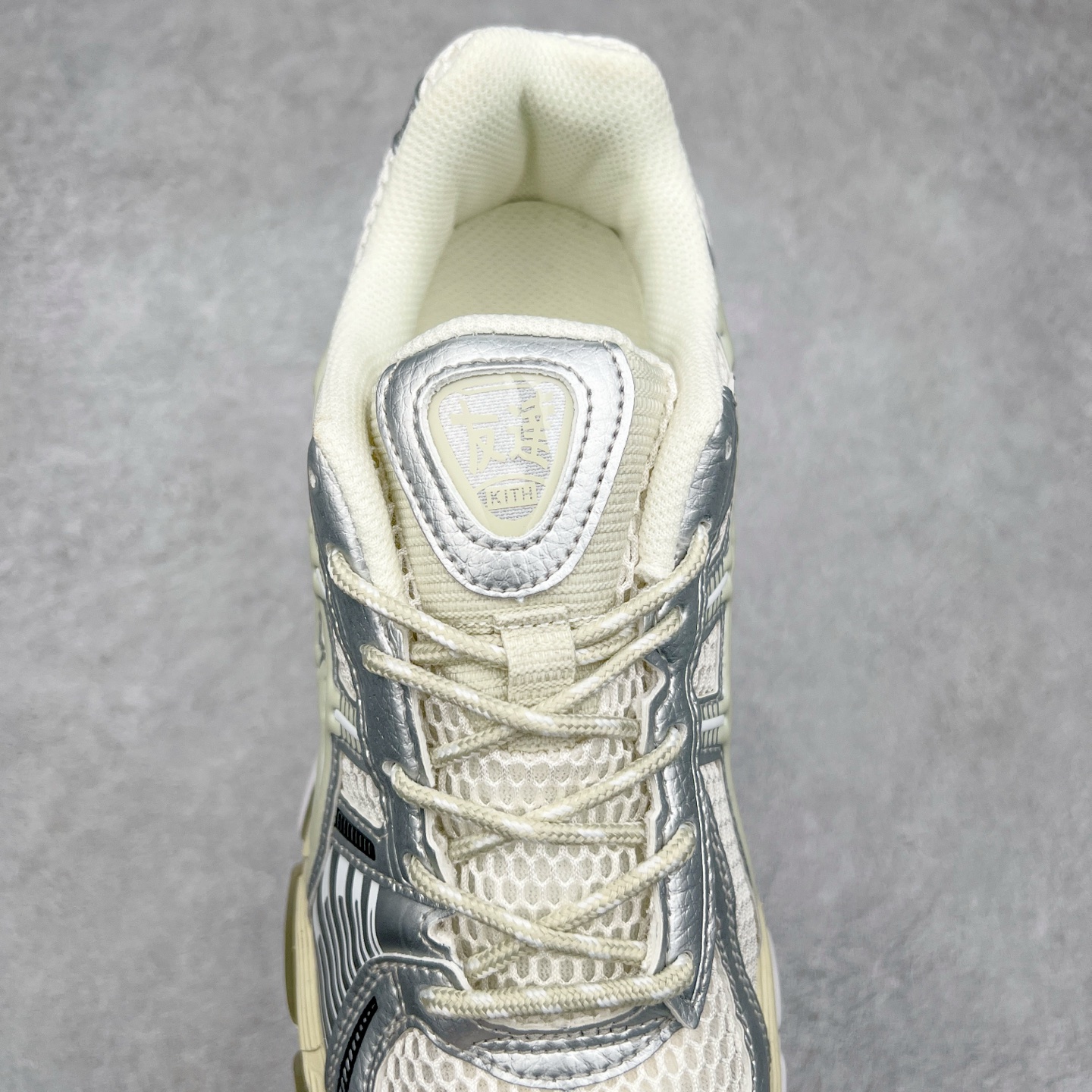 图片[5]-KITH x Asics Gel Kayano 12.1\\\”Cream/Pure Aqua\\\”亚瑟士卡亚诺12.1代系列低帮轻量缓震休闲运动跑步鞋 采用环保太空合成革配合透气网眼布鞋面材质 中底3D可视GEL缓震胶效果 升级EVA全新缓震中底部位科技组合耐磨橡胶外底片 尺码：36 37 37.5 38 39 39.5 40.5 41.5 42 42.5 43.5 44 44.5 45-选品中心