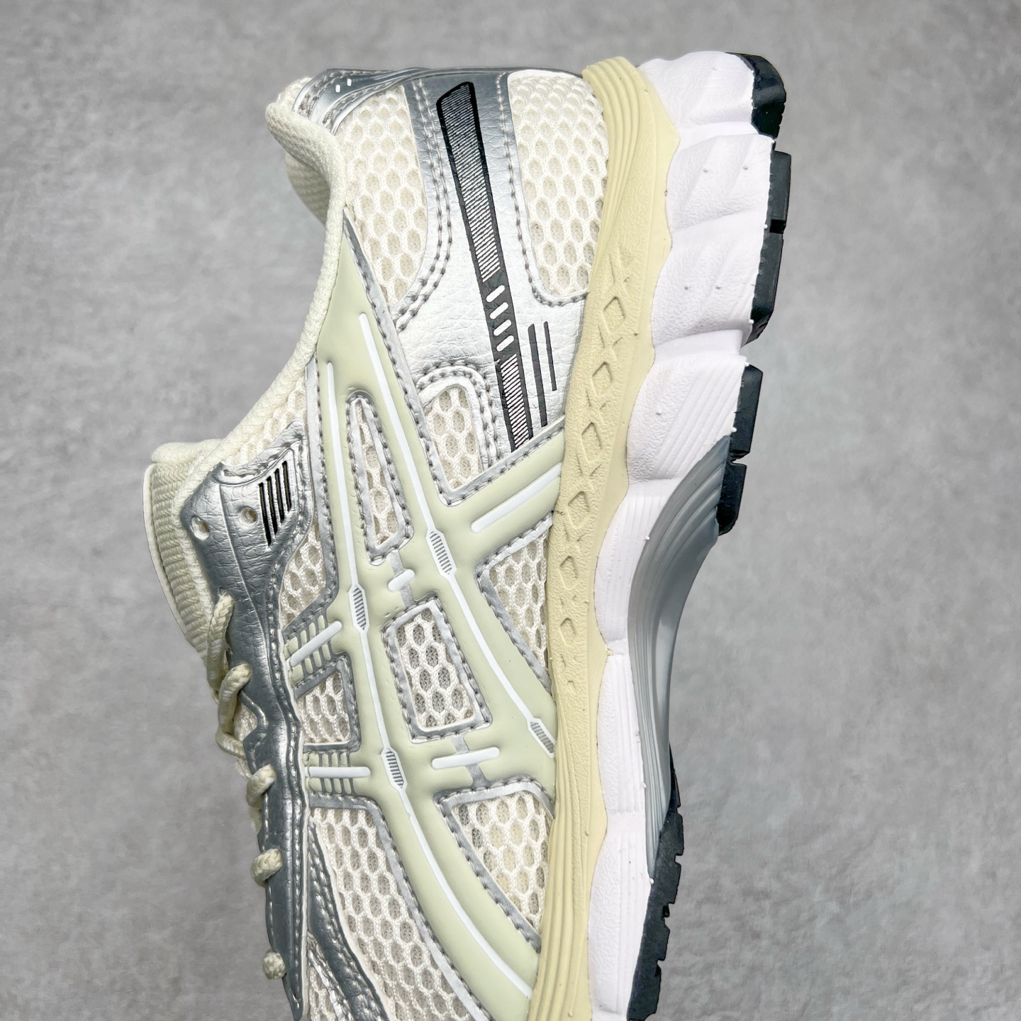 图片[7]-KITH x Asics Gel Kayano 12.1\\\”Cream/Pure Aqua\\\”亚瑟士卡亚诺12.1代系列低帮轻量缓震休闲运动跑步鞋 采用环保太空合成革配合透气网眼布鞋面材质 中底3D可视GEL缓震胶效果 升级EVA全新缓震中底部位科技组合耐磨橡胶外底片 尺码：36 37 37.5 38 39 39.5 40.5 41.5 42 42.5 43.5 44 44.5 45-选品中心