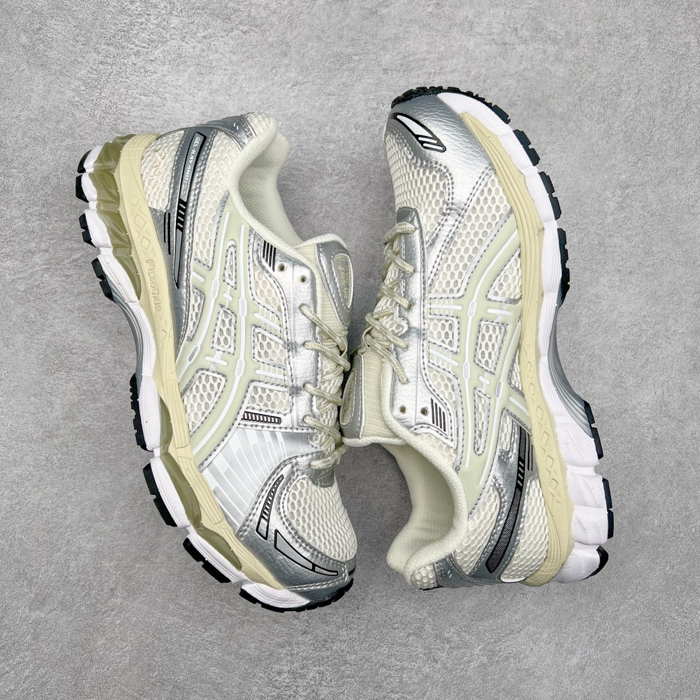 图片[3]-KITH x Asics Gel Kayano 12.1\\\”Cream/Pure Aqua\\\”亚瑟士卡亚诺12.1代系列低帮轻量缓震休闲运动跑步鞋 采用环保太空合成革配合透气网眼布鞋面材质 中底3D可视GEL缓震胶效果 升级EVA全新缓震中底部位科技组合耐磨橡胶外底片 尺码：36 37 37.5 38 39 39.5 40.5 41.5 42 42.5 43.5 44 44.5 45-选品中心