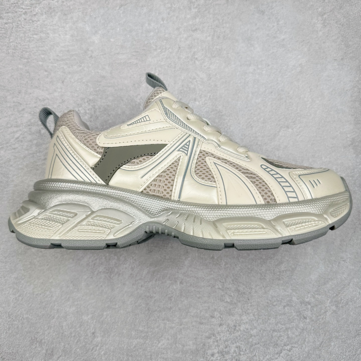 GG-CC赵露思同款休闲运动厚底增高老爹鞋 广东大厂出品 原版正确大底 全新工艺升级 全套包装 配件齐全 区别市面所有版本 时髦look轻松定格 不费力展现率性氛围 高档银盒 3M反光酷帅机能风不规则设计+7cm增高厚底 大长腿既视感轻松拿捏 GGCC厚底增高简直就是小个子的快乐! 不管怎么搭都敲好看 尺码：35 36 37 38 39 40-选品中心