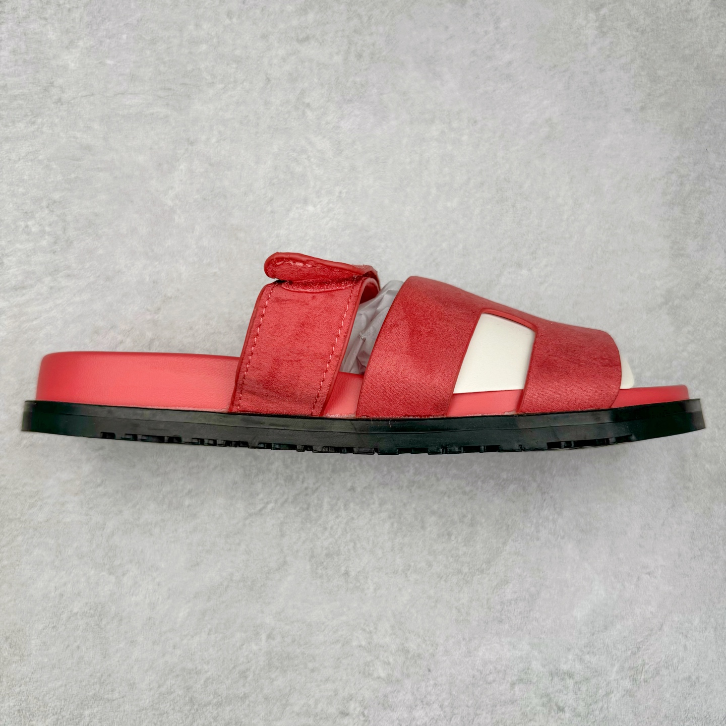 图片[4]-爱马仕 – Hermes Chypre二舅拖 爆款系列 闺蜜夏天必备穿搭🔥非市面垃圾版本.顶级牛皮面.牛皮垫脚🦶专柜正品包装.带原装礼盒💝 新配色每个颜色都很上头～～ 颜色也太春天了搭配浅色牛仔裤绝配 嘿嘿 脚感啥的都好舒服软软哒 暴走无压力的二舅拖鞋！夏天没有ta不行！ 越穿越喜欢的拖鞋必须有它的名字！鞋垫踩起来 软软的，而且魔术贴还可以 调整，脚背高的姐妹也完全可以驾驭 SIZE ：35-39-选品中心