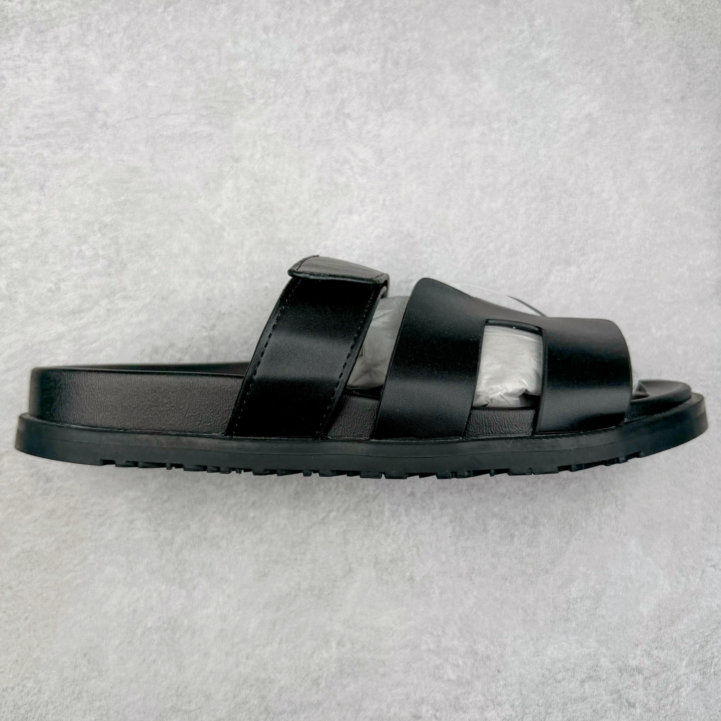 图片[5]-爱马仕 – Hermes Chypre二舅拖 爆款系列 闺蜜夏天必备穿搭🔥非市面垃圾版本.顶级牛皮面.牛皮垫脚🦶专柜正品包装.带原装礼盒💝 新配色每个颜色都很上头～～ 颜色也太春天了搭配浅色牛仔裤绝配 嘿嘿 脚感啥的都好舒服软软哒 暴走无压力的二舅拖鞋！夏天没有ta不行！ 越穿越喜欢的拖鞋必须有它的名字！鞋垫踩起来 软软的，而且魔术贴还可以 调整，脚背高的姐妹也完全可以驾驭 SIZE ：35-39-选品中心