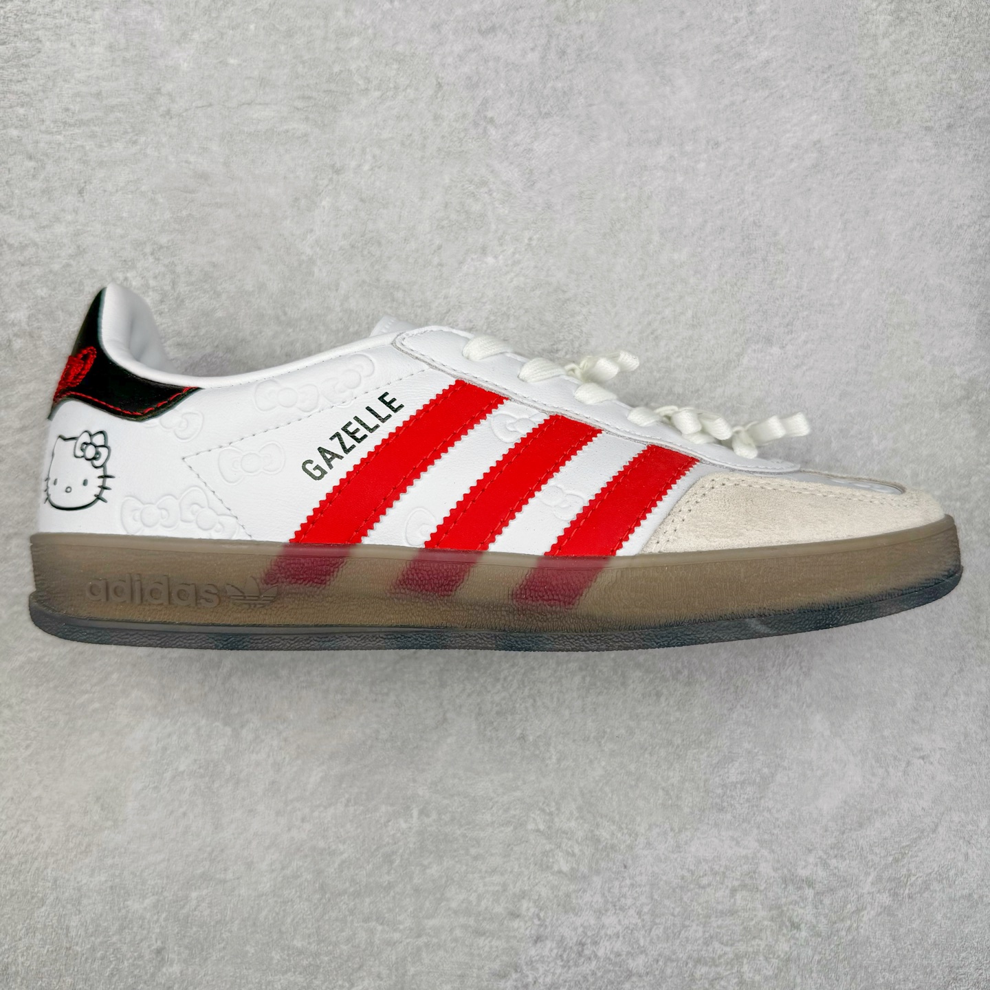 图片[11]-＃XC纯原 AD Original Gazelle Trainers 瞪羚室内鞋系列低帮复古百搭休闲运动德训风板鞋 高端零售特供批次 原厂定制长毛翻毛皮组合环保纤维革鞋面材质 内置环保海玻璃鞋垫 外置RB橡胶大底 产品品控稳定性领先行业 原厂全套原楦原纸板冲刀磨具开发 原厂皮料加持 原厂港宝加持定型后跟R度完美 将复古进行到底 简约流畅 三十年不变经典 这款Gazelle运动鞋 无论面料、配色、质感或设计 都只在重现其1991年原款的经典 皮革鞋面 撞色三条纹和鞋跟标的设计 力求呈现90年代的经典复古风潮 Samba火热的同时 也带动了其它的复古鞋型 Gazelle便是其中一只 Gazelle Indoor拥有包边更宽的T字型鞋头 更好的保护运动员的前掌 浓浓的复古氛围感 非常适合现在流行的Cleanfit风格 尺码：35.5 36 36⅔ 37⅓ 38 38⅔ 39⅓ 40 40⅔ 41⅓ 42 42⅔ 43⅓ 44 44⅔ 45-选品中心