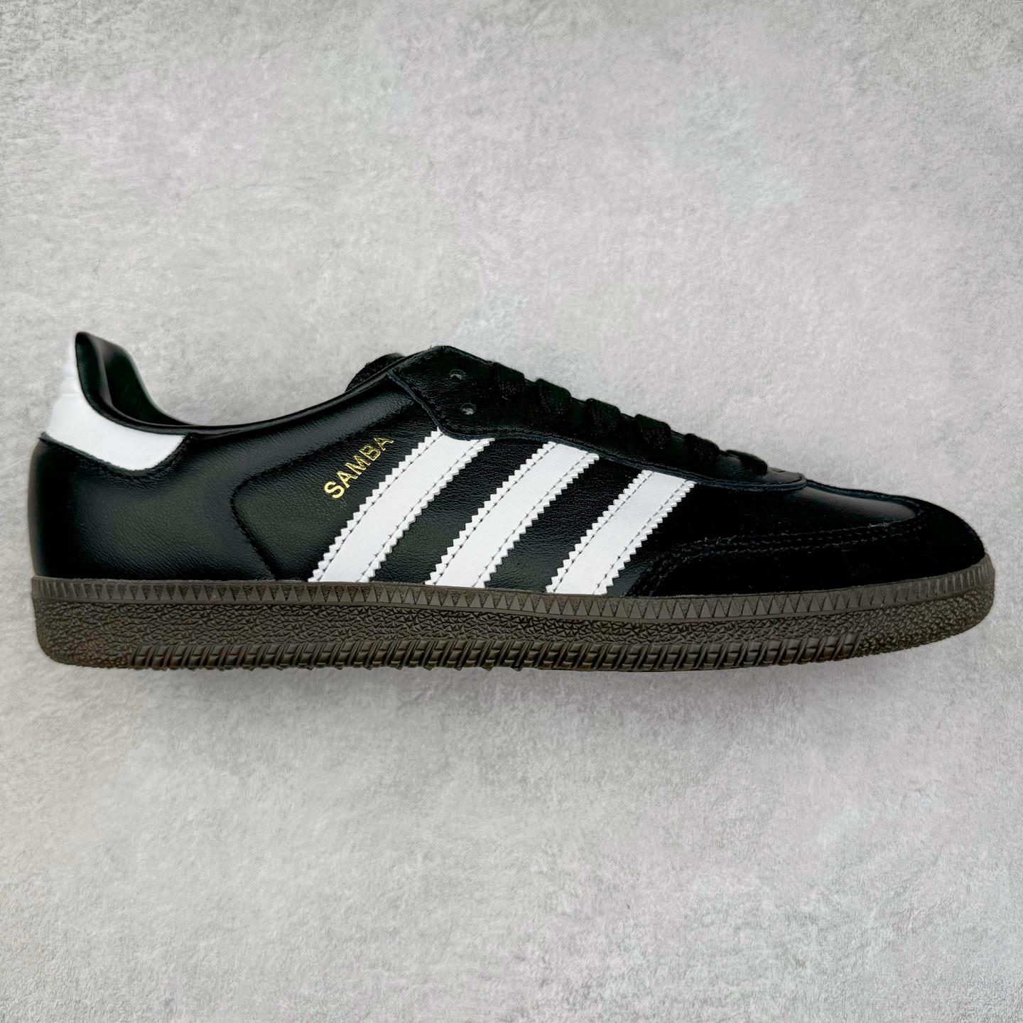 图片[3]-＃XC纯原 AD Originals Handball SPZL 手球运动员系列百搭休闲运动板鞋 口碑大厂出品 品控大底版型不断改良更新 原厂皮料 原装过验内外标加持 全套原纸板楦头开发 确保原汁原味 完美呈现桑巴版型 一比一鞋头弧度高度鞋身弧度 数据细节工艺流程均保持一致 这款来自阿迪达斯的这款HANDBALL SPZL前身是一双手球运动鞋 这一次拿来复刻 所以鞋面的主要色彩选用了黑色 鞋面外侧除了Spezial字母之外还有三叶草标志 Handball SPZL作为复古手球训练鞋与作为室内足球鞋的Samba有着异曲同工之处 但是质感更为出众的鞋身以及丰富的配色选择比起Samba来讲可以说是更胜一筹了 尺码：36 36⅔ 37⅓ 38 38⅔ 39⅓ 40 40⅔ 41⅓ 42 42⅔ 43⅓ 44 45-选品中心