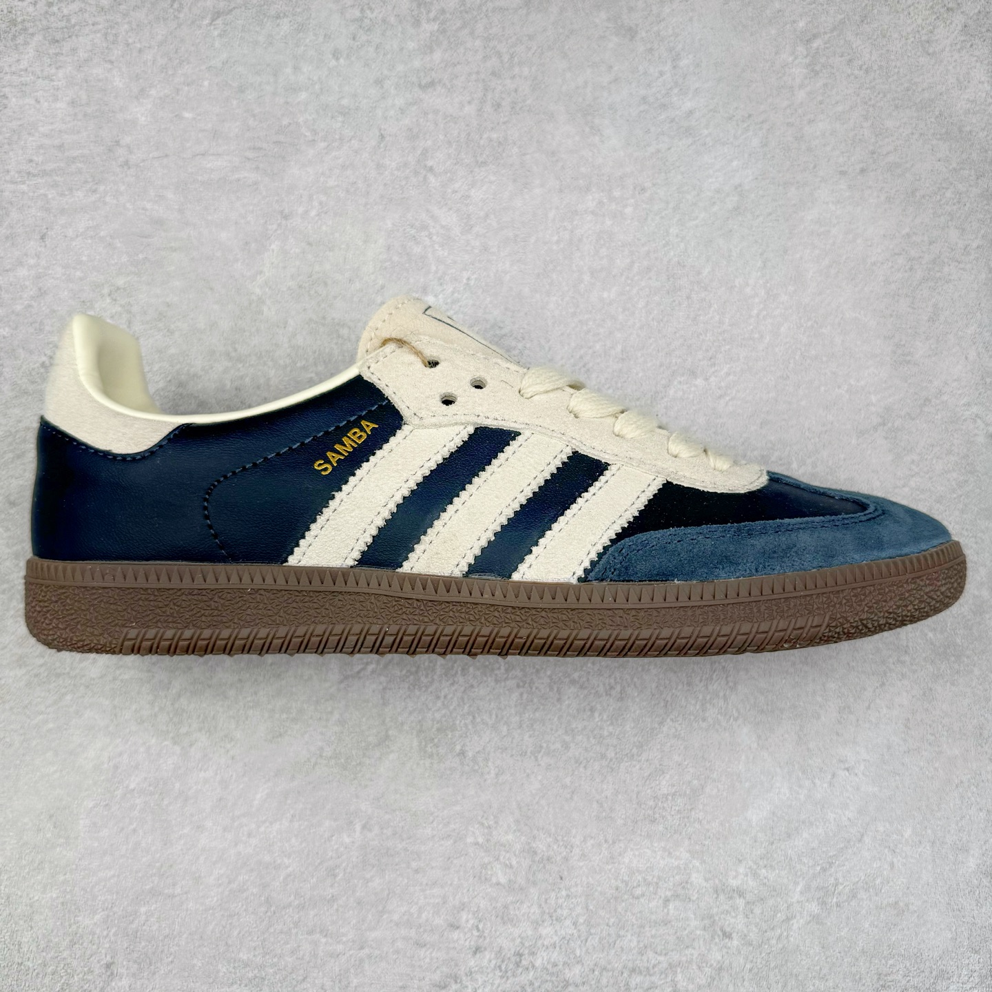 图片[5]-＃XC纯原 AD Originals Handball SPZL 手球运动员系列百搭休闲运动板鞋 口碑大厂出品 品控大底版型不断改良更新 原厂皮料 原装过验内外标加持 全套原纸板楦头开发 确保原汁原味 完美呈现桑巴版型 一比一鞋头弧度高度鞋身弧度 数据细节工艺流程均保持一致 这款来自阿迪达斯的这款HANDBALL SPZL前身是一双手球运动鞋 这一次拿来复刻 所以鞋面的主要色彩选用了黑色 鞋面外侧除了Spezial字母之外还有三叶草标志 Handball SPZL作为复古手球训练鞋与作为室内足球鞋的Samba有着异曲同工之处 但是质感更为出众的鞋身以及丰富的配色选择比起Samba来讲可以说是更胜一筹了 尺码：36 36⅔ 37⅓ 38 38⅔ 39⅓ 40 40⅔ 41⅓ 42 42⅔ 43⅓ 44 45-选品中心