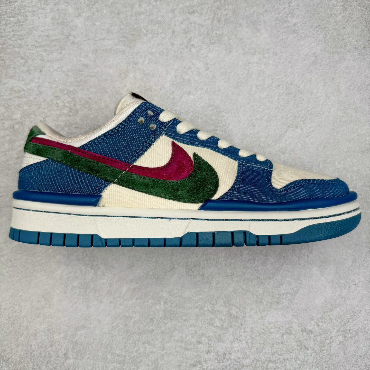 图片[6]-＃纯原福利 NK Dunk Low 定制系列配色 无原鞋不开发 全系列得物原鞋一比一校对开发 配色持续更新中 终端对接 优势输出 全套原厂楦头原纸板数据档案倾力打造 原汁原味莞产 极致还原 圈内最强针车工艺 高端零售指定版 广东原厂配套原盒原标 鞋盒分三个尺码段 原厂冲刀 超高清洁度 全鞋零毛边皮料切割 采用原厂百宏鞋带以及原厂百宏织唛舌标 内标可供原厂几率过验 进口原装条纹中底布 四线拉帮白色点胶 原厂拉帮手法遵循公司 原厂电绣 极致还原 尺码：36 36.5 37.5 38 38.5 39 40 40.5 41 42 42.5 43 44 44.5 45 46 47.5-选品中心