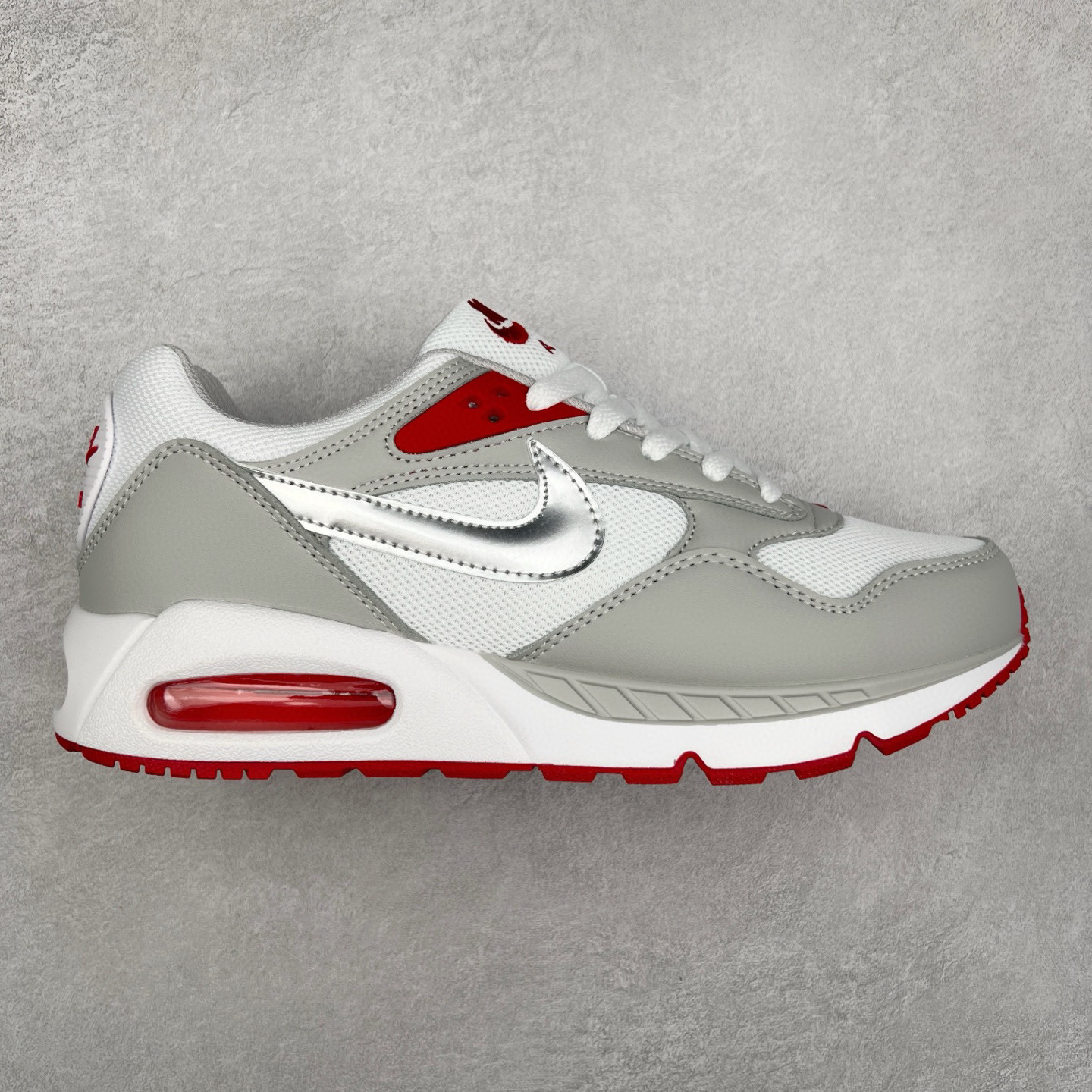 NK Air Max Correlate 关联系列低帮气垫百搭休闲运动慢跑鞋 580518 选用网眼鞋面 脚感舒适透气 鞋舌、鞋侧及后跟处饰有品牌标识 简约大气又时尚 采用经典系带开合方式 可自由调节松紧度 泡棉中底搭载Max Air气垫 具有良好的回弹性及缓震性能 橡胶外底可防滑耐磨 提升抓地力 尺码:36 36.5 37.5 38 38.5 39 40 40.5 41 42-选品中心