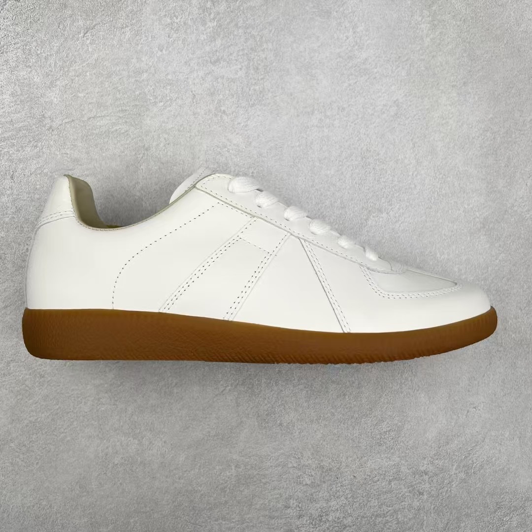 Maison Margiela Calfskin Replica 马吉拉德训鞋 上万点击率爆款 原档数据开发数月百分百还原 原盒原配防尘袋购物卡 全网唯一正确0-23数字排版 一比一间距字体 内里全头层小羊皮 原版防滑鞋底设计 灰色翻毛牛皮 白色细纹贝利头层皮 依照原版逐帧开发 原装淡粉纸板中底带编号钢印 尺码:35 36 37 38 39 40 41 42 43 44 45-选品中心