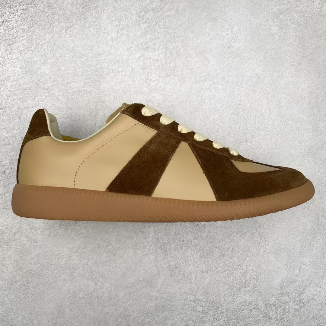 Maison Margiela Calfskin Replica 马吉拉德训鞋 上万点击率爆款 原档数据开发数月百分百还原 原盒原配防尘袋购物卡 全网唯一正确0-23数字排版 一比一间距字体 内里全头层小羊皮 原版防滑鞋底设计 灰色翻毛牛皮 白色细纹贝利头层皮 依照原版逐帧开发 原装淡粉纸板中底带编号钢印 尺码：35 36 37 38 39 40 41 42 43 44 45-选品中心