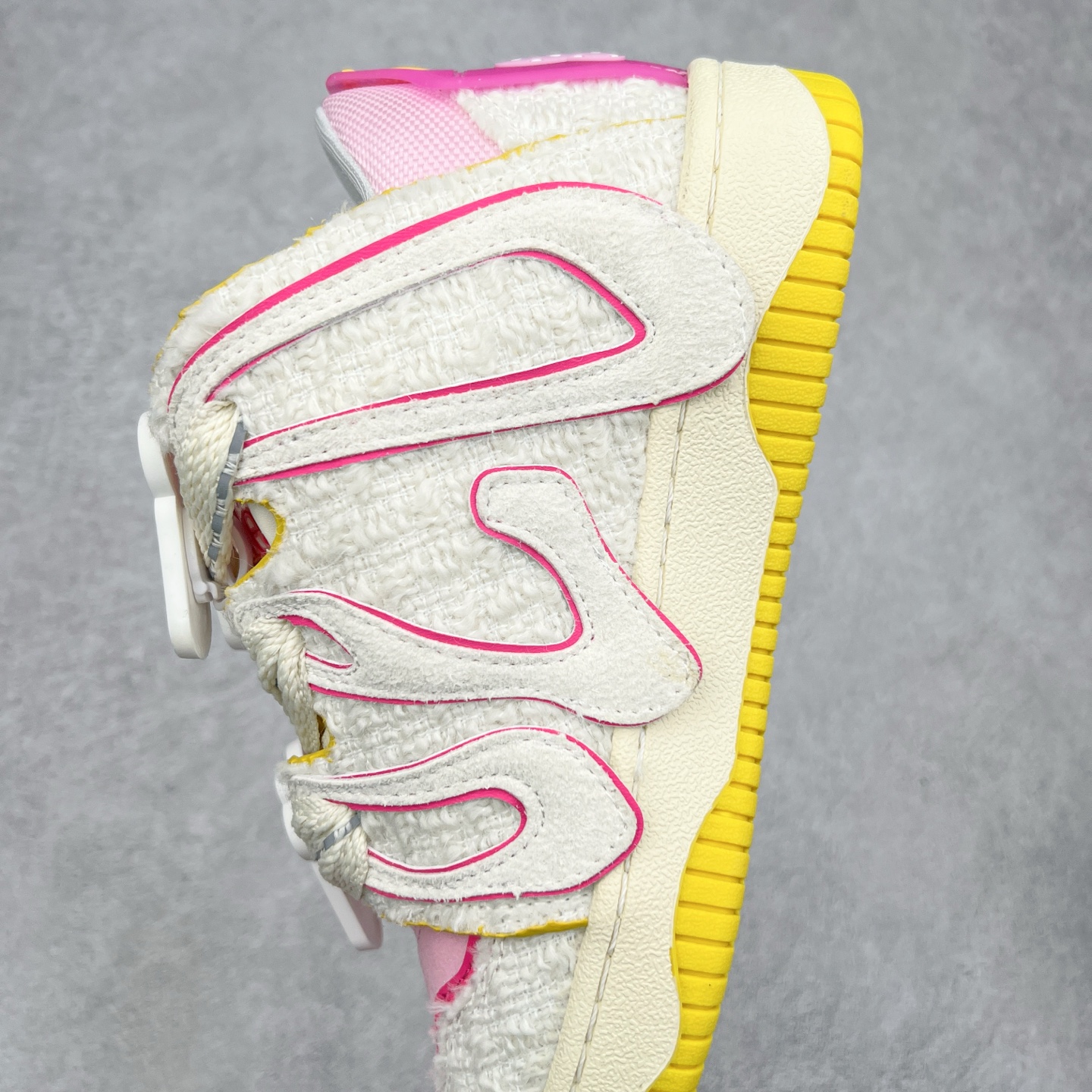 图片[7]-＃特价福利 OLD ORDER Skater 001 联名复古时尚滑板鞋面包鞋 复古滑板鞋 风格回潮 OLD ORDER 品牌推出了原创鞋款SKATER-001 一双兼具了运动与潮流复古属性的高品质球鞋 产品设计开发历时8个月 鞋底模具经历3次调整 鞋面打样经历5次调整 只为把高品质的产品状态带给各位 SKATER-001设计风格以上世纪80-90年代经典滑板鞋为灵感 将原汁原味的复古风格赋予全新的工艺质感 明亮活泼的设计风格 融入My Melody伙伴们的元素 多种面料和颜色的选择 赋予生生不息的潮流活力 独特附赠可拆卸卡通形象3D鞋面装饰 不止点缀 还有玩乐 以复古玩具为灵感打造的收藏鞋盒 与孩童时期的自己产生共鸣 创造难忘的开箱体验 尺码 36 37 38 39 40 41 42 43 44 45-选品中心