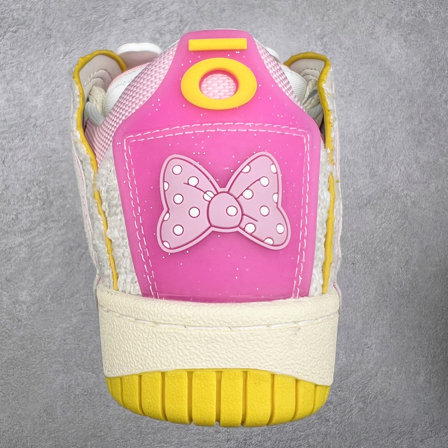 图片[8]-＃特价福利 OLD ORDER Skater 001 联名复古时尚滑板鞋面包鞋 复古滑板鞋 风格回潮 OLD ORDER 品牌推出了原创鞋款SKATER-001 一双兼具了运动与潮流复古属性的高品质球鞋 产品设计开发历时8个月 鞋底模具经历3次调整 鞋面打样经历5次调整 只为把高品质的产品状态带给各位 SKATER-001设计风格以上世纪80-90年代经典滑板鞋为灵感 将原汁原味的复古风格赋予全新的工艺质感 明亮活泼的设计风格 融入My Melody伙伴们的元素 多种面料和颜色的选择 赋予生生不息的潮流活力 独特附赠可拆卸卡通形象3D鞋面装饰 不止点缀 还有玩乐 以复古玩具为灵感打造的收藏鞋盒 与孩童时期的自己产生共鸣 创造难忘的开箱体验 尺码 36 37 38 39 40 41 42 43 44 45-选品中心